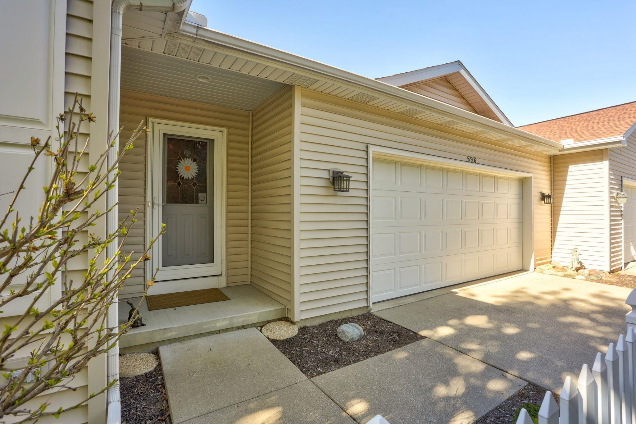 598 W Schleier Street, Frankenmuth, MI 48734 — Photo 6