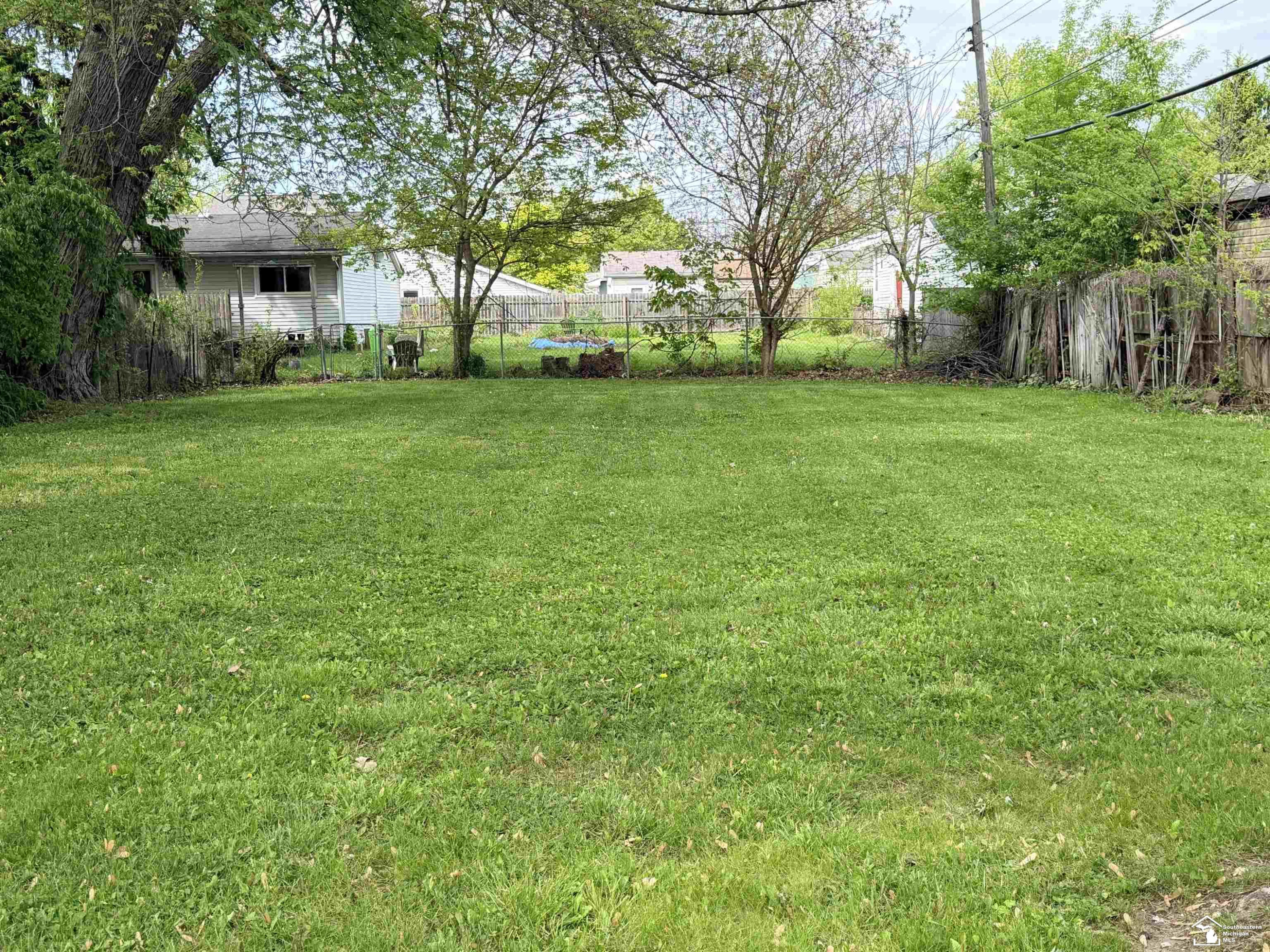 2042 Cloverdale Drive, Monroe, MI 48161