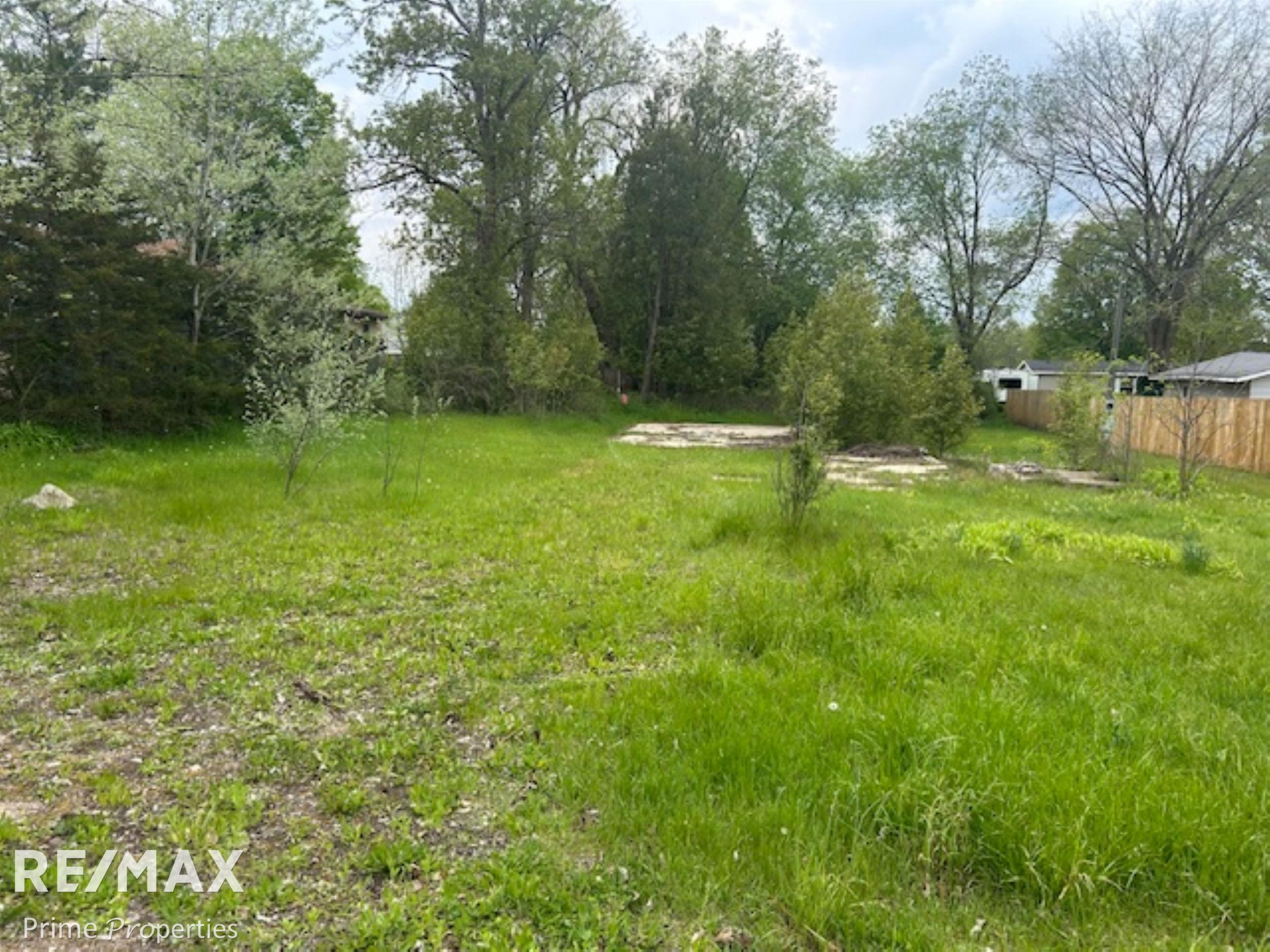 418 Locust Street, Howard City, MI 49329 — Photo 8