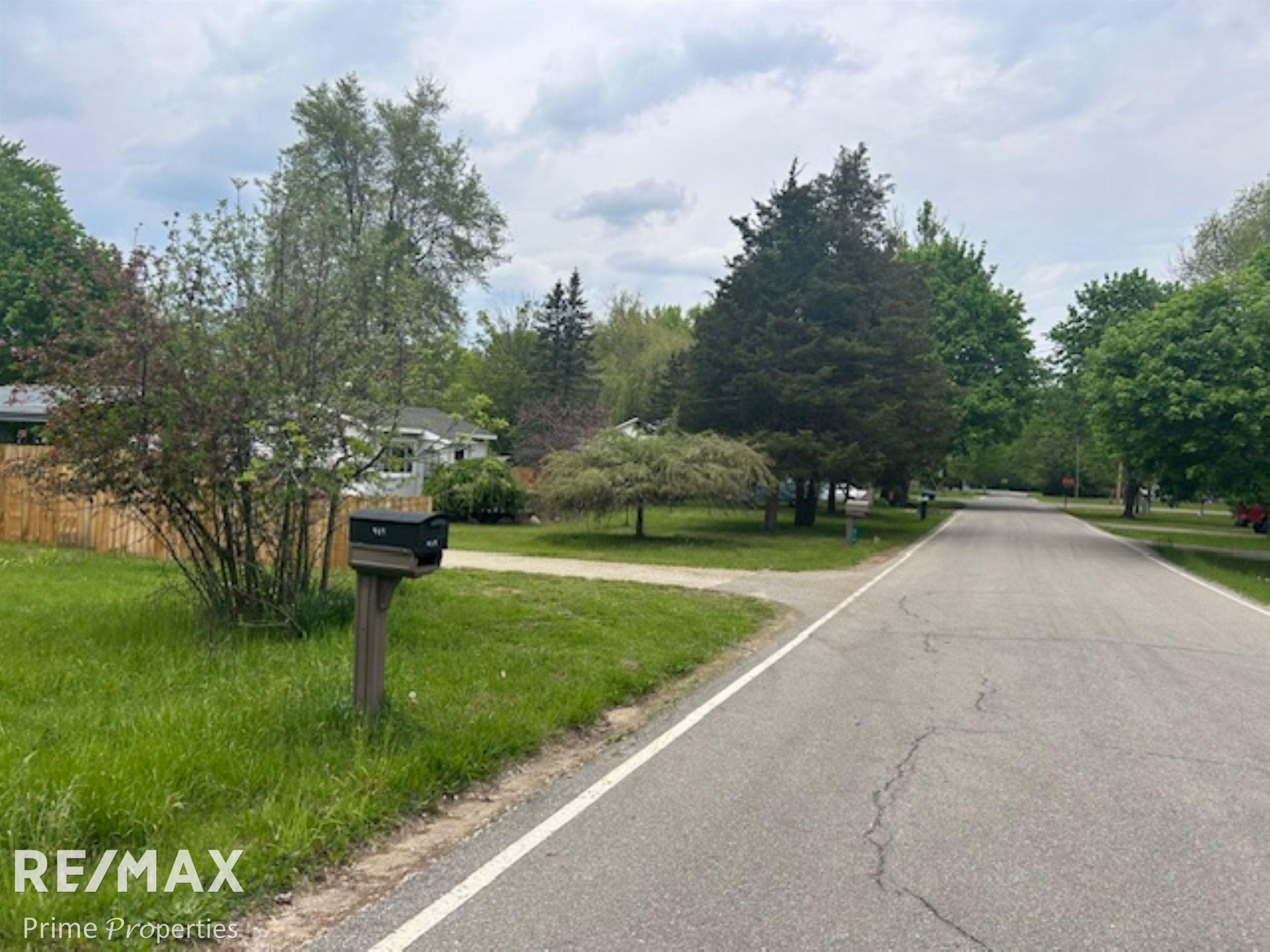 418 Locust Street, Howard City, MI 49329 — Photo 13