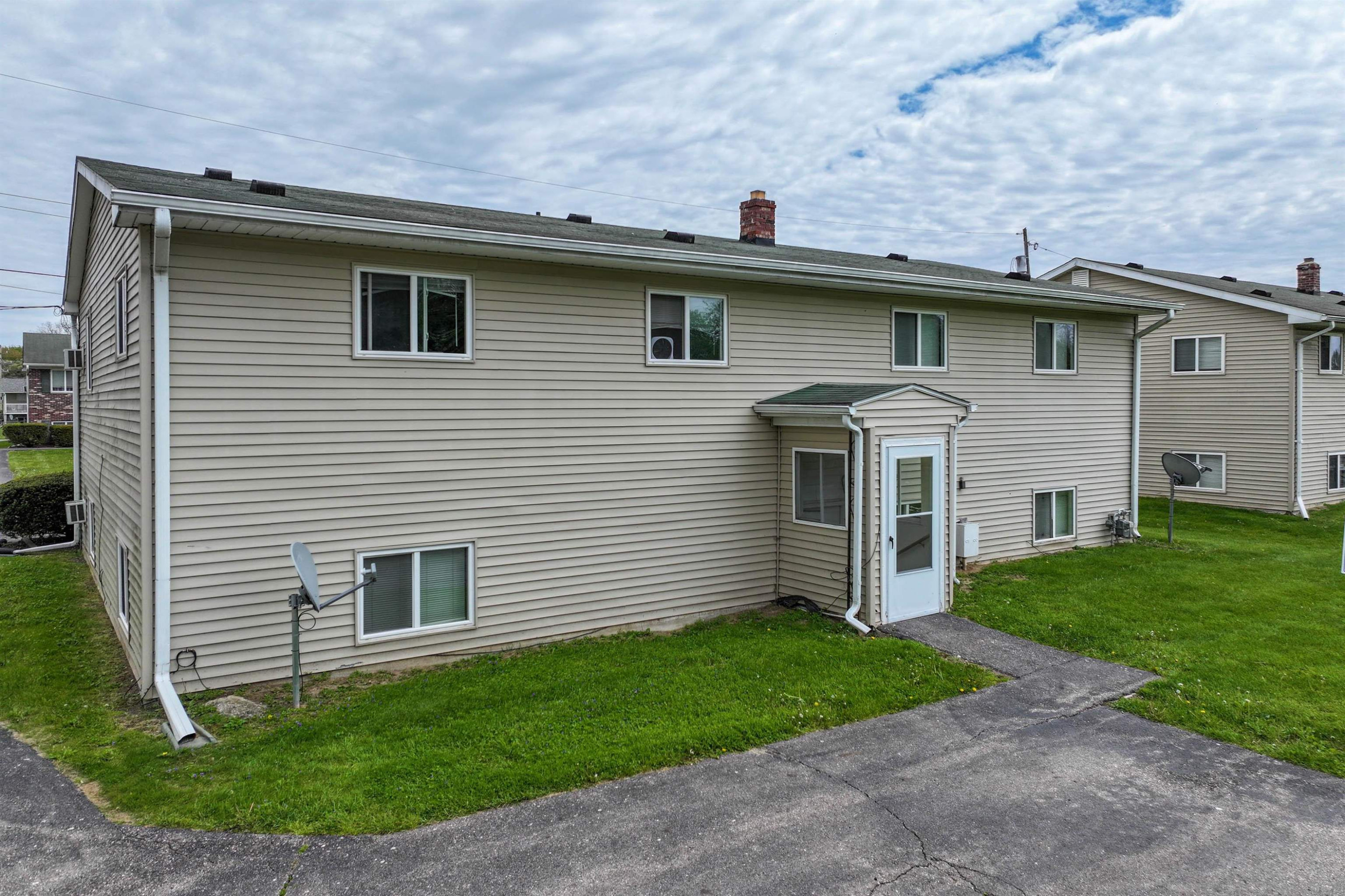 7415 Roger Thomas #2 Drive, Unit 2, MI 48458 — Photo 5