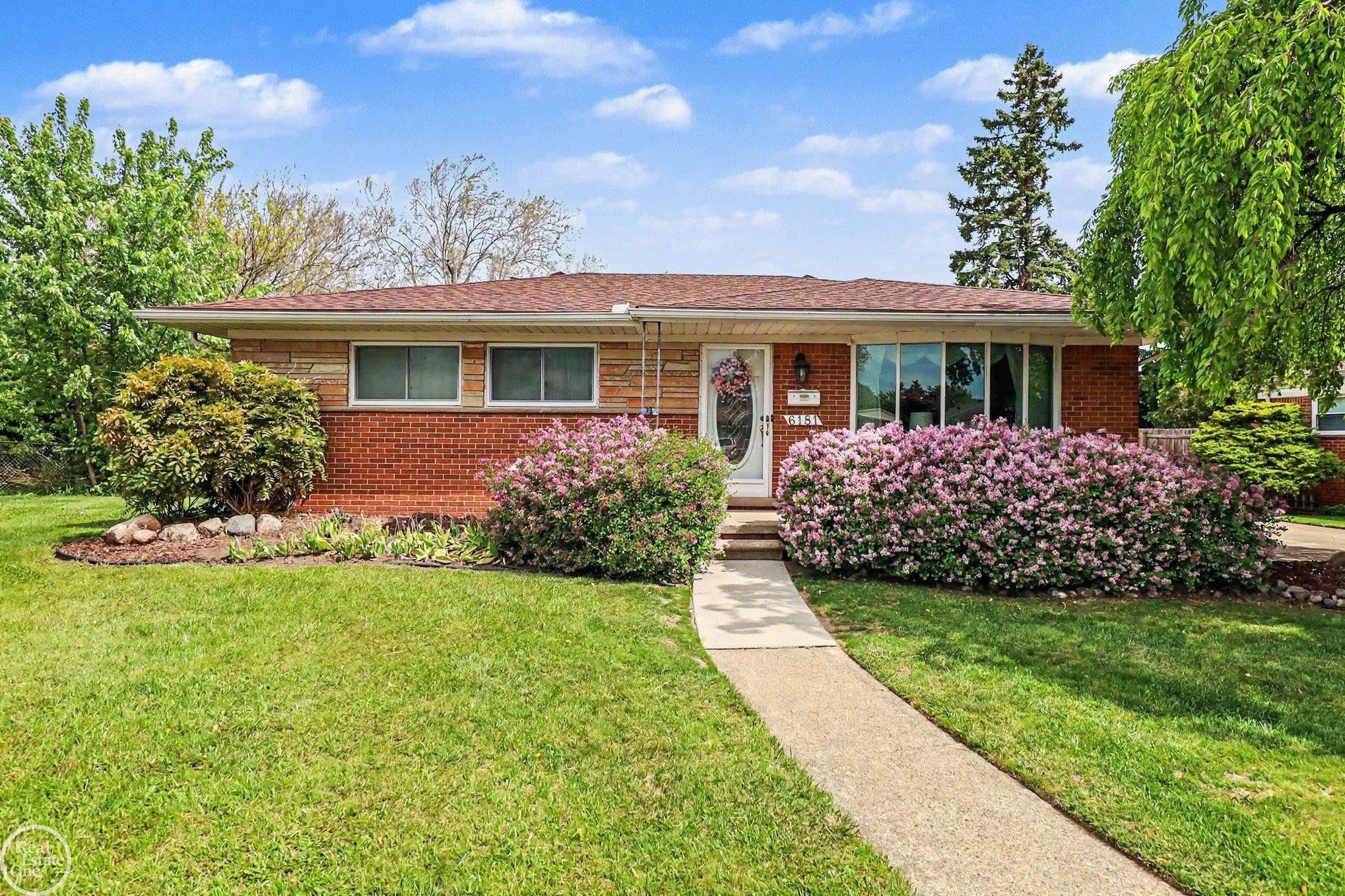 6181 N Bankle Court, Dearborn Heights, MI 48127 — front exterior