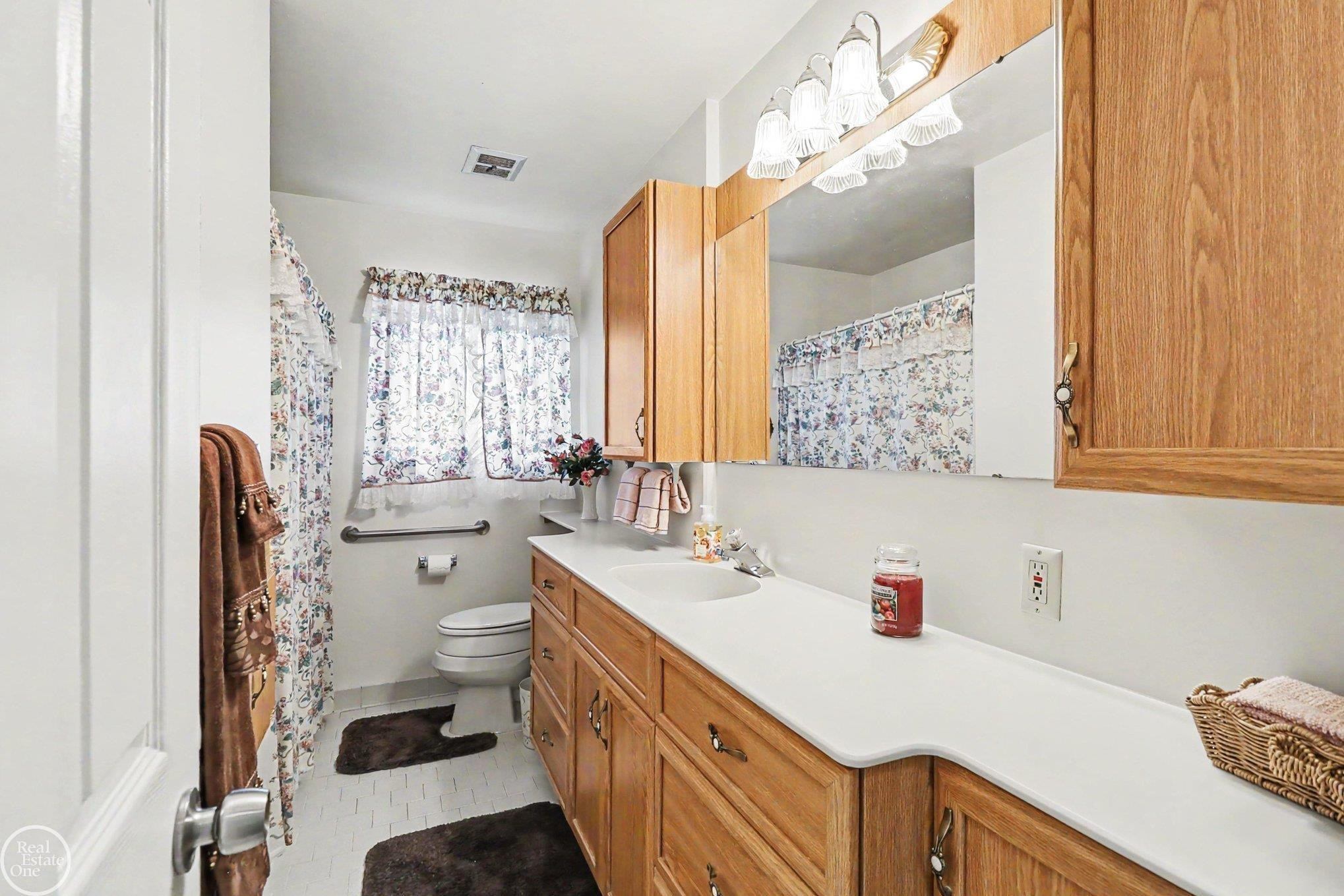 6181 N Bankle Court, Dearborn Heights, MI 48127 — Photo 9