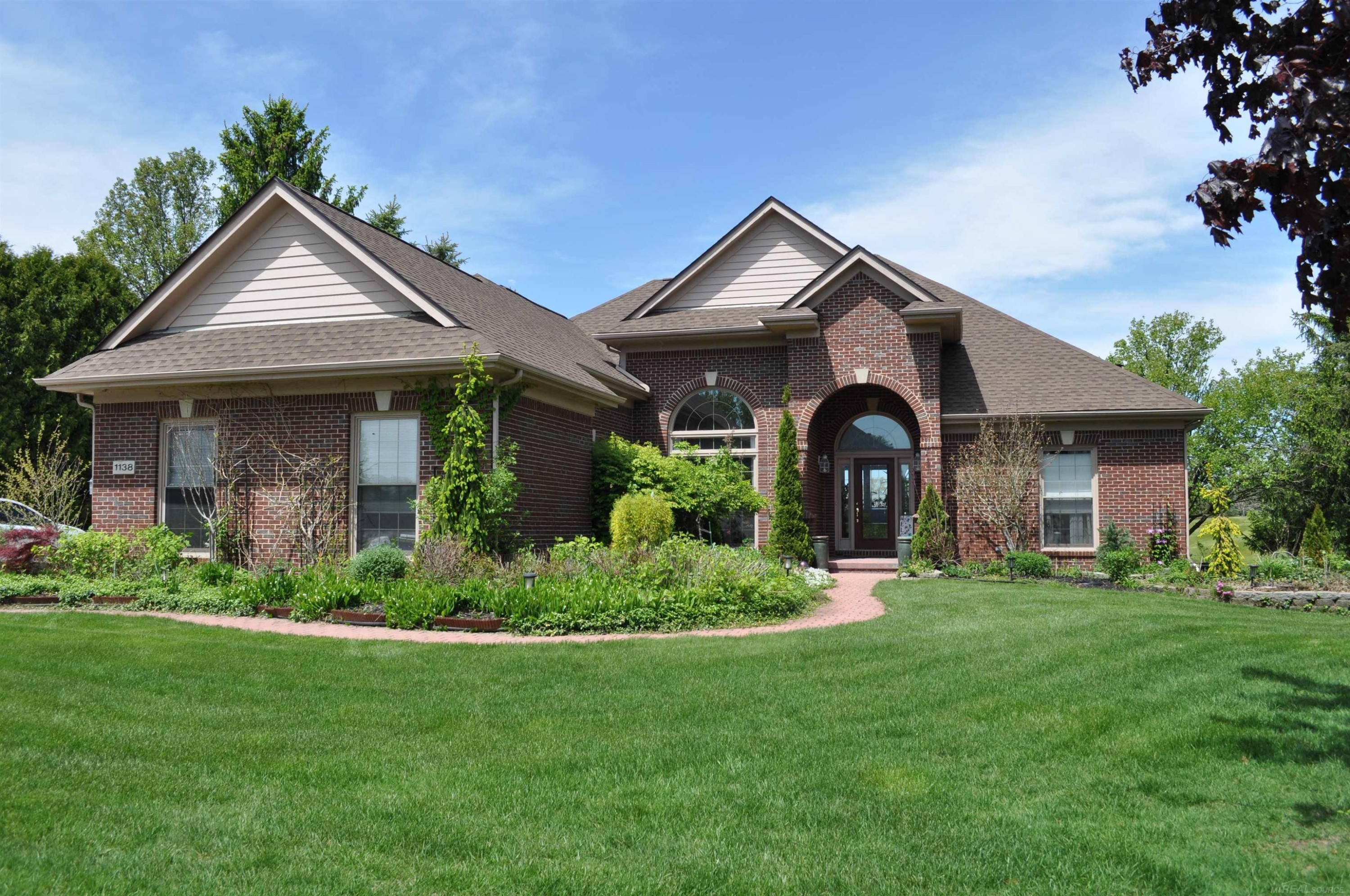 1138 Saint Andrews Avenue, Highland, MI — Photo 2