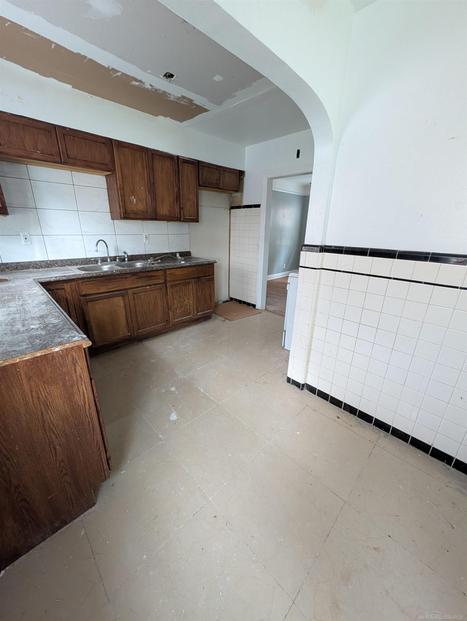 9776 E Outer Drive, Detroit, MI 48213 — Photo 6