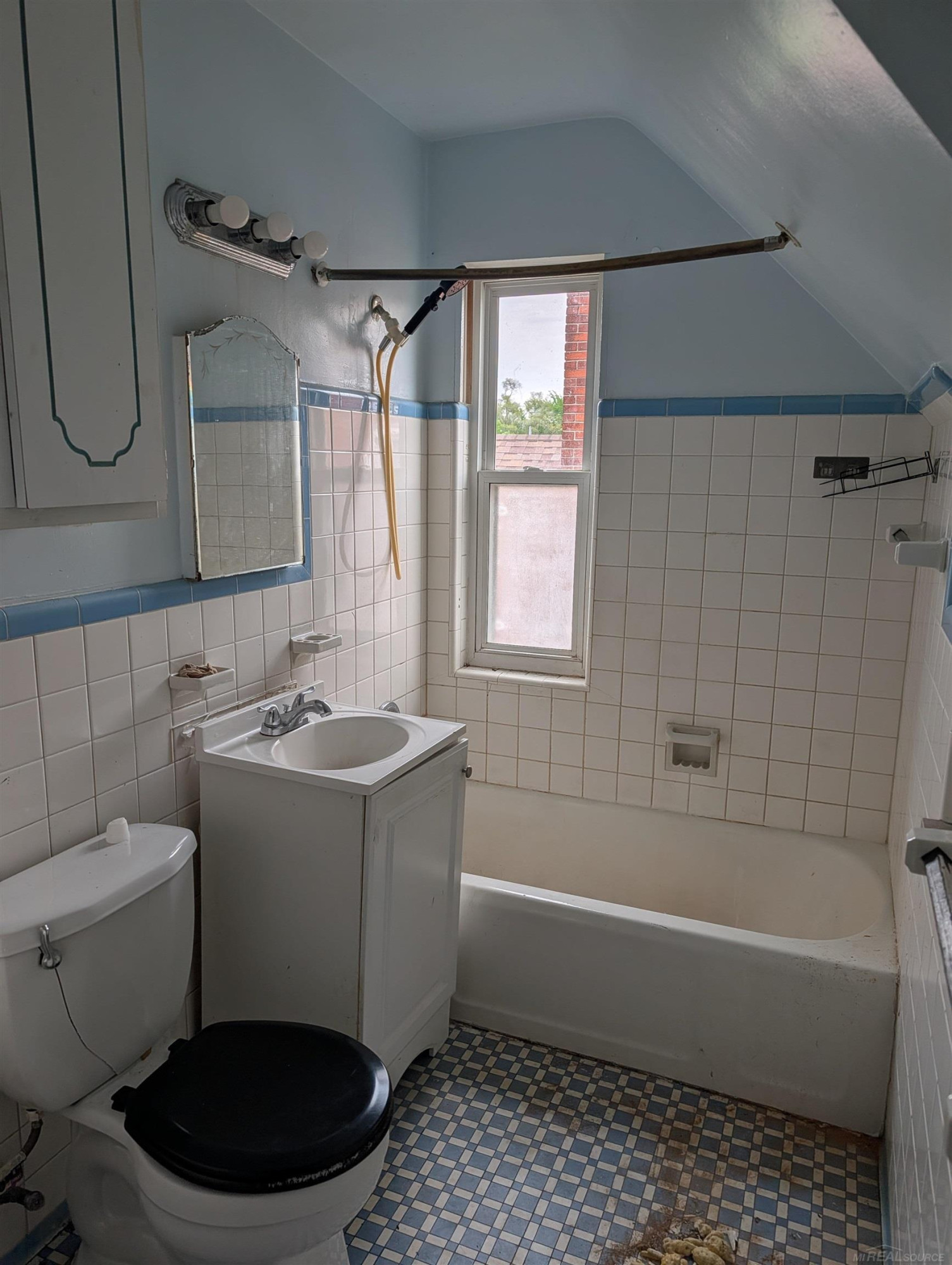 9776 E Outer Drive, Detroit, MI 48213 — Photo 8