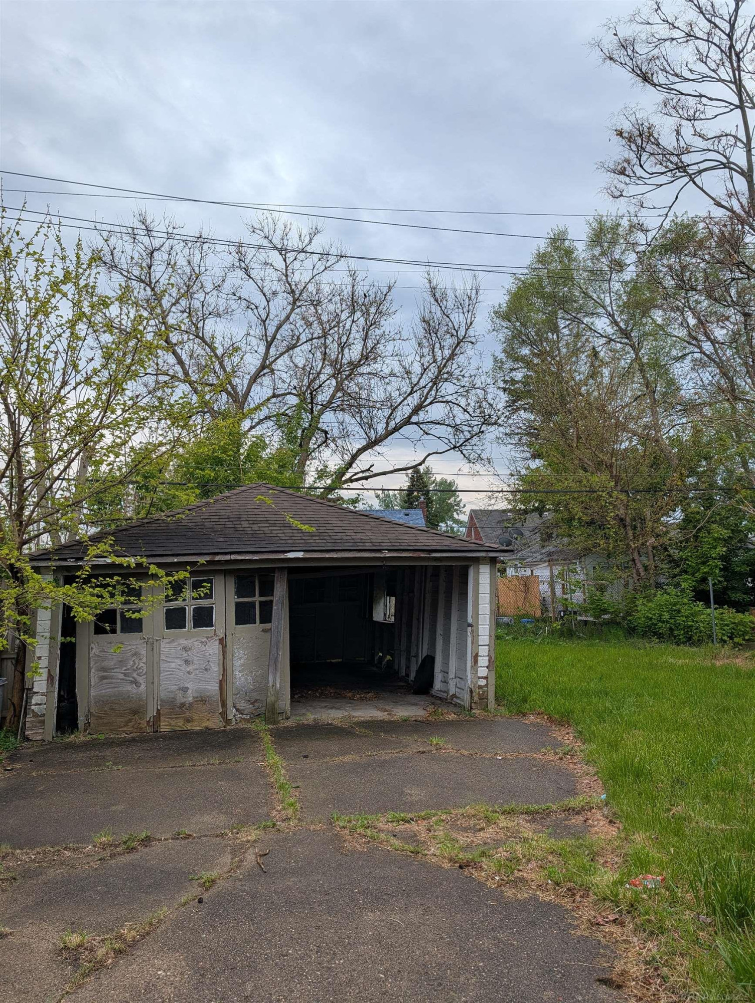 9776 E Outer Drive, Detroit, MI 48213 — Photo 11