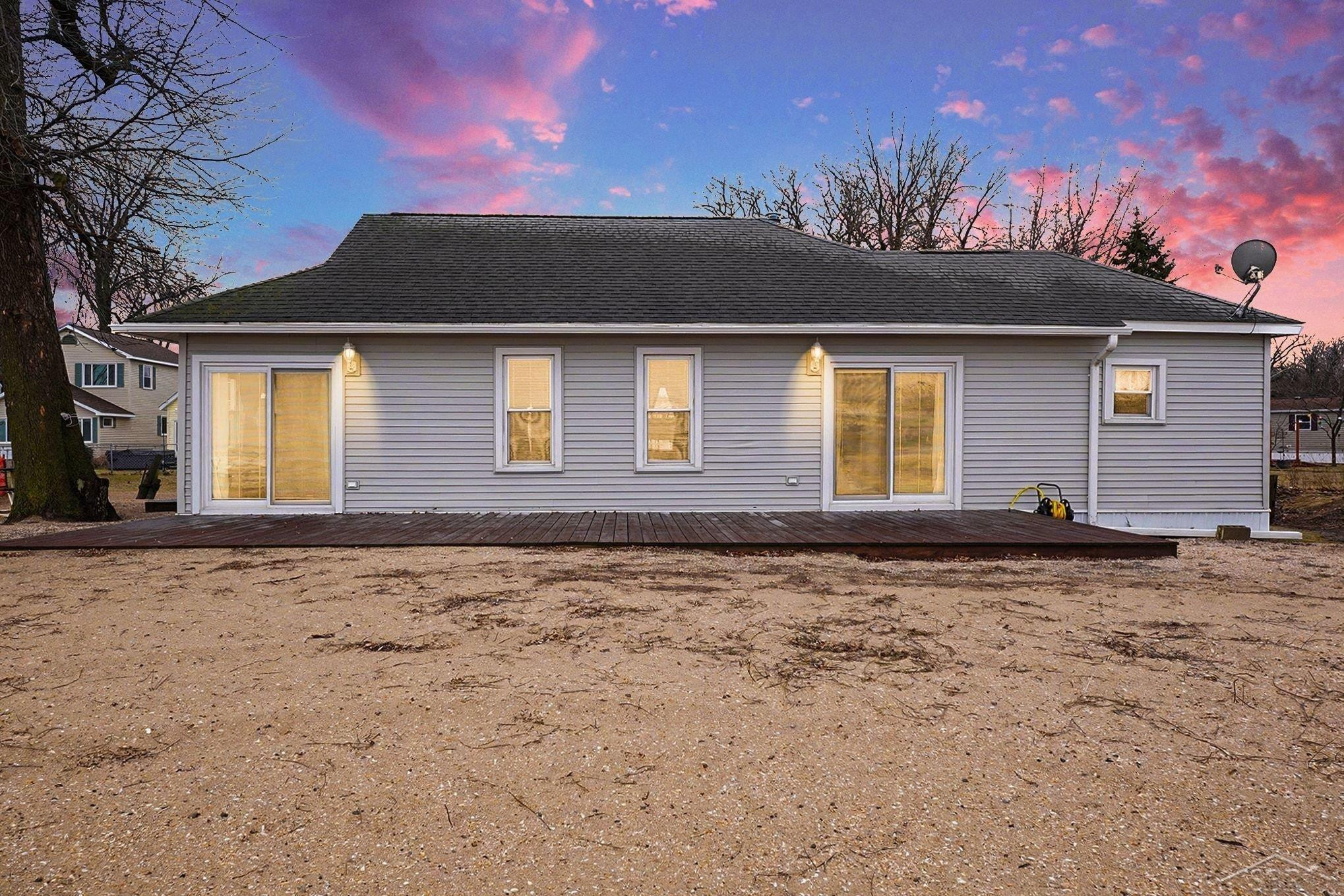 667 Bay Road, Bay City, MI 48706