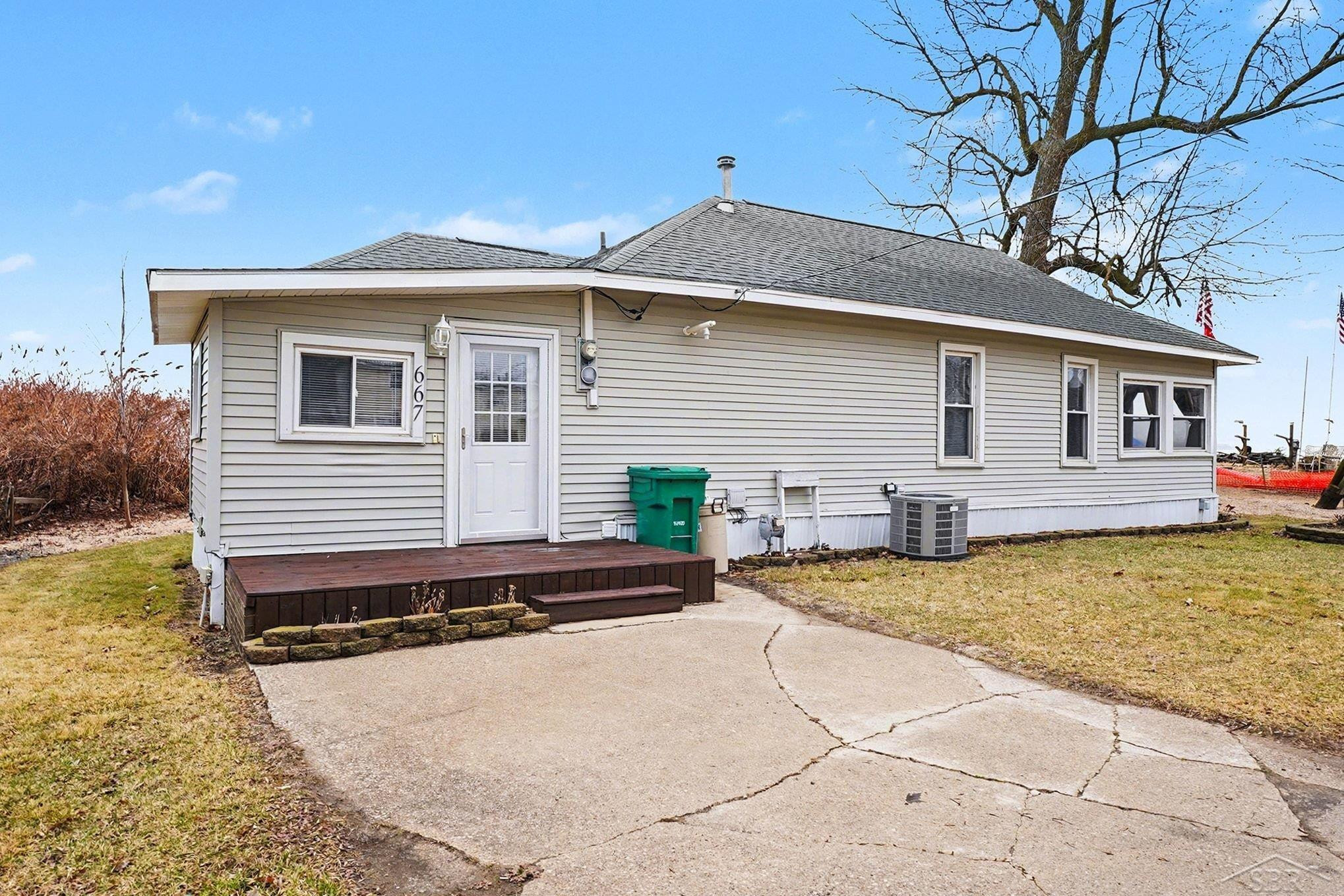 667 Bay Road, Bay City, MI 48706 — Photo 4