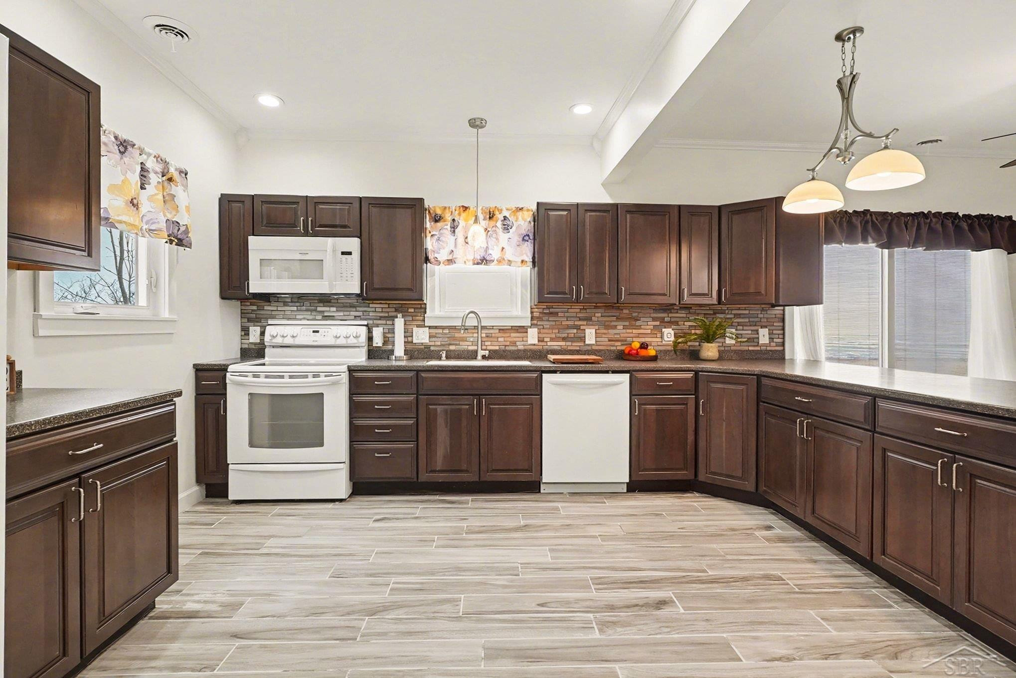 667 Bay Road, Bay City, MI 48706 — Photo 8