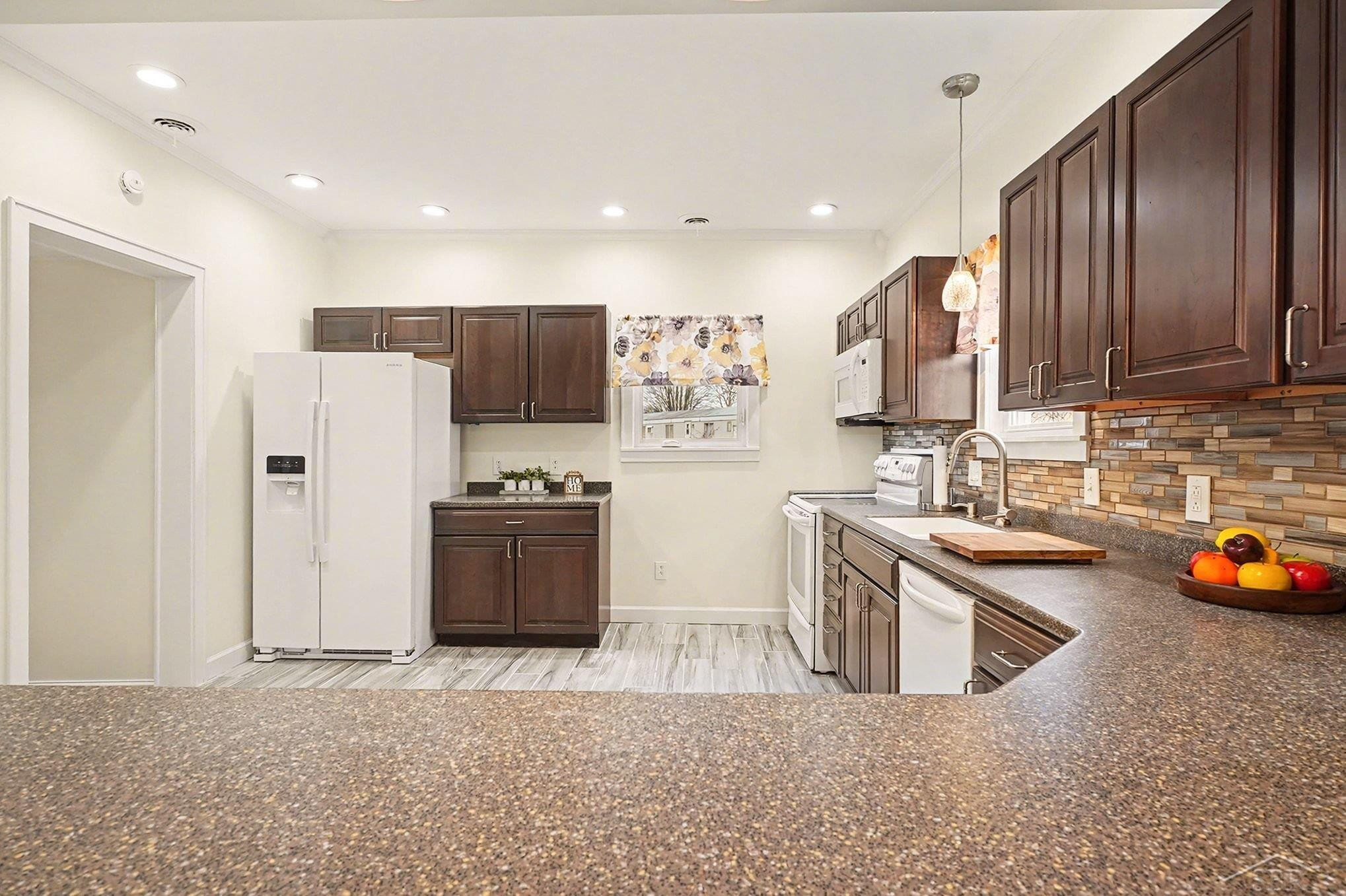 667 Bay Road, Bay City, MI 48706 — Photo 9