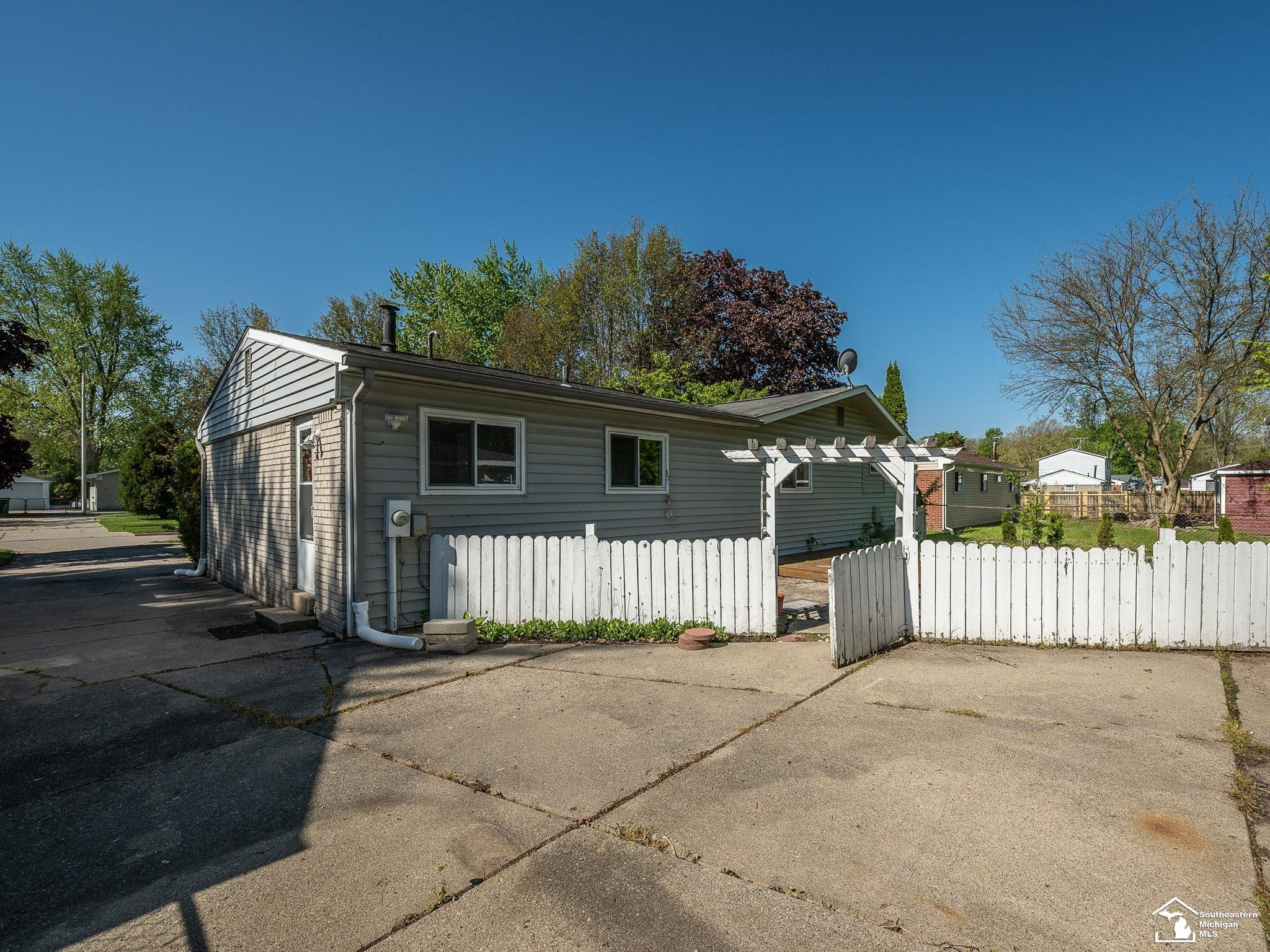 42064 Arthur Street, Belleville, MI 48111 — Photo 27
