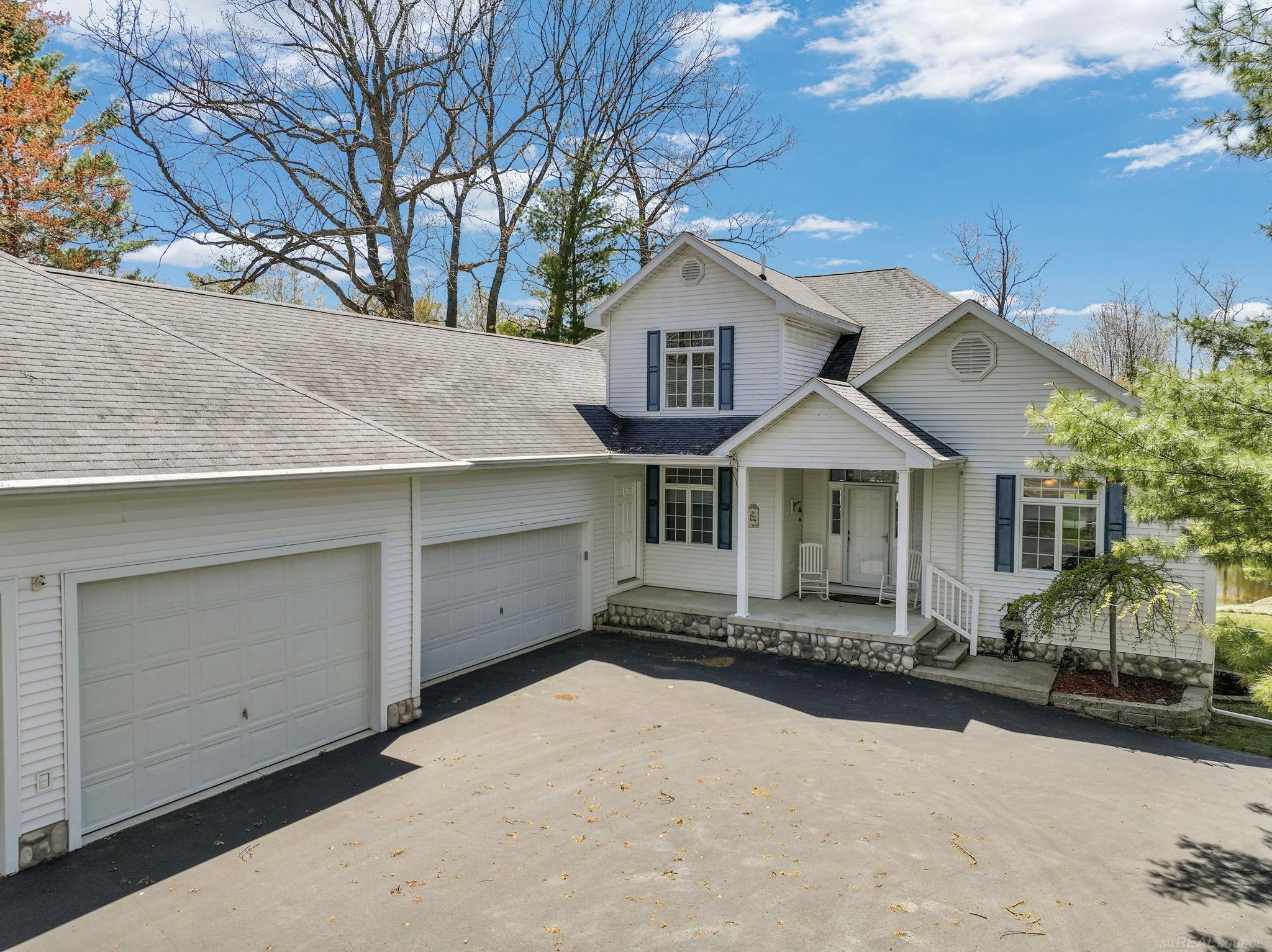 2185 E Houghton Drive, Houghton Lake, MI 48629 — Photo 2