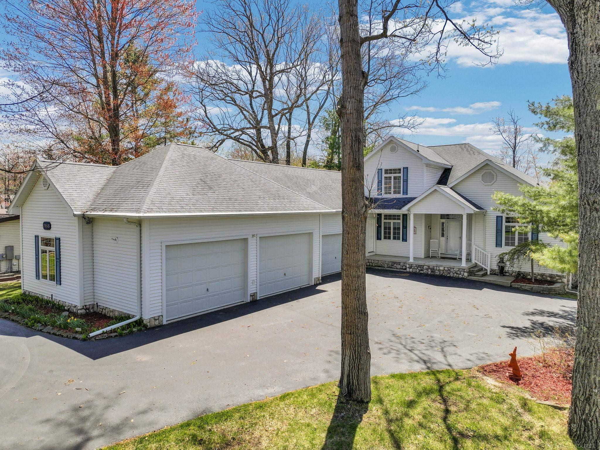 2185 E Houghton Drive, Houghton Lake, MI 48629 — Photo 3
