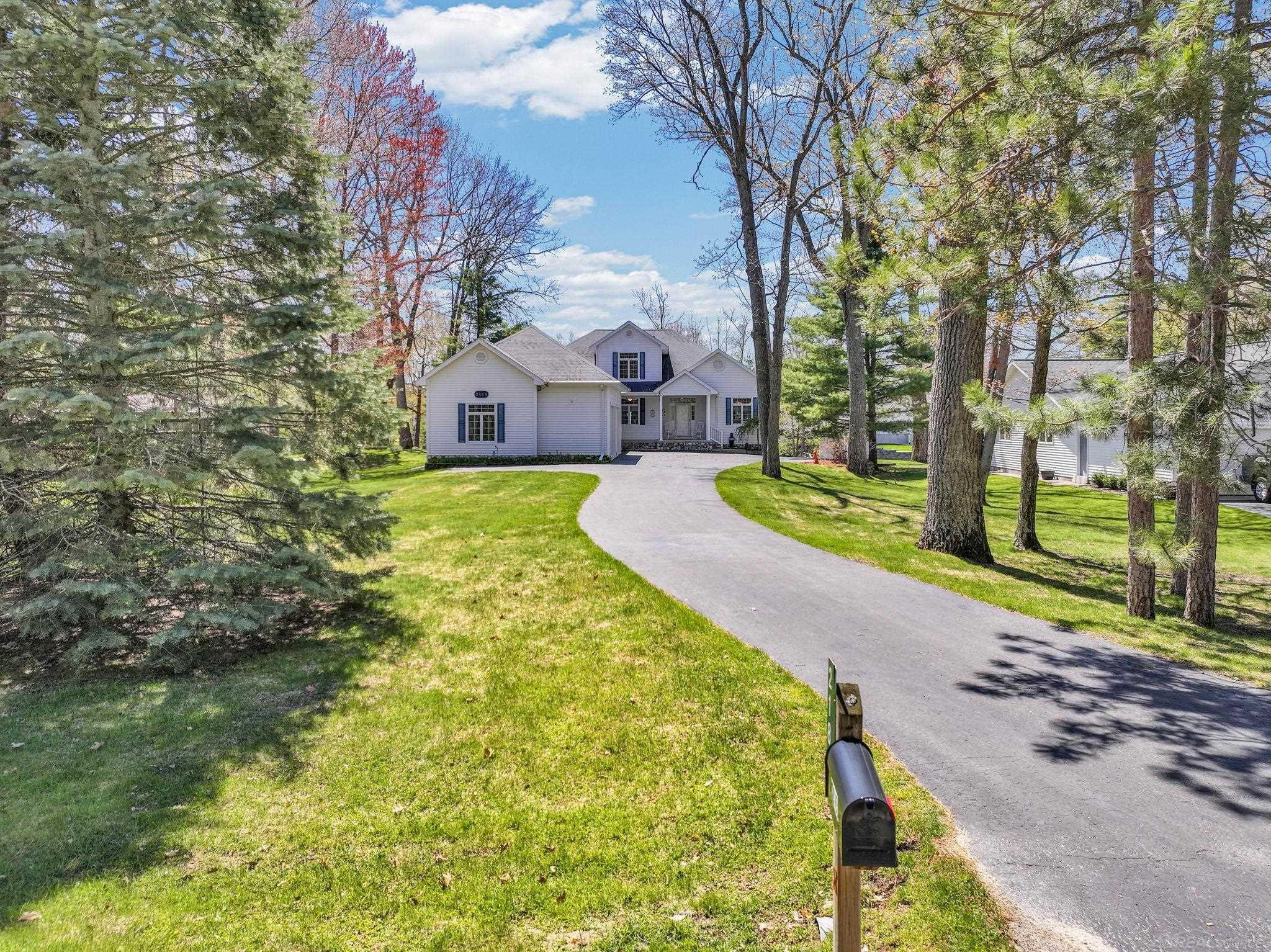 2185 E Houghton Drive, Houghton Lake, MI 48629 — Photo 4