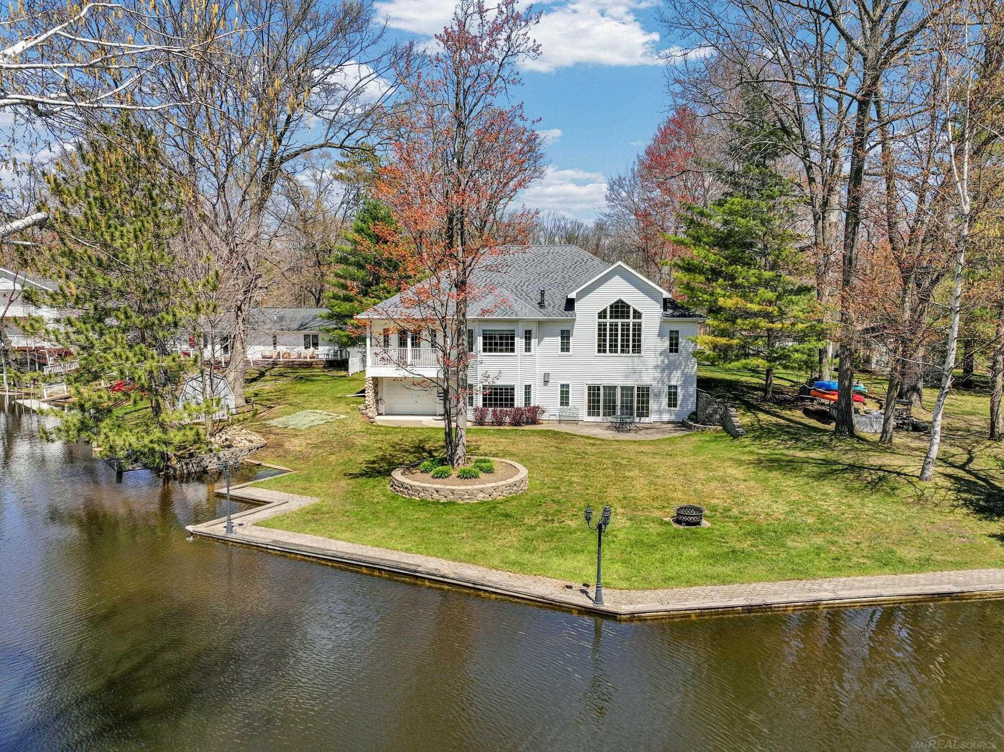 2185 E Houghton Drive, Houghton Lake, MI 48629 — Photo 5