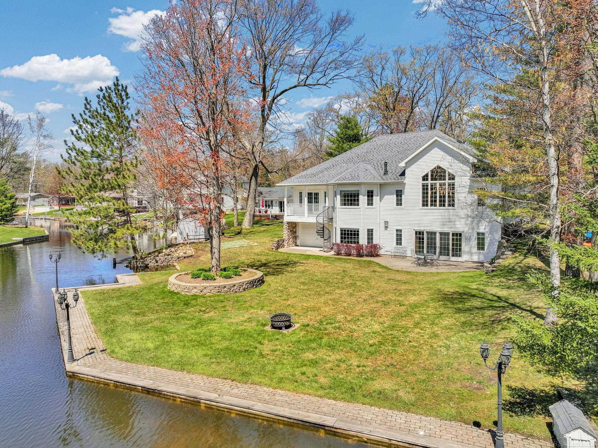 2185 E Houghton Drive, Houghton Lake, MI 48629 — Photo 7