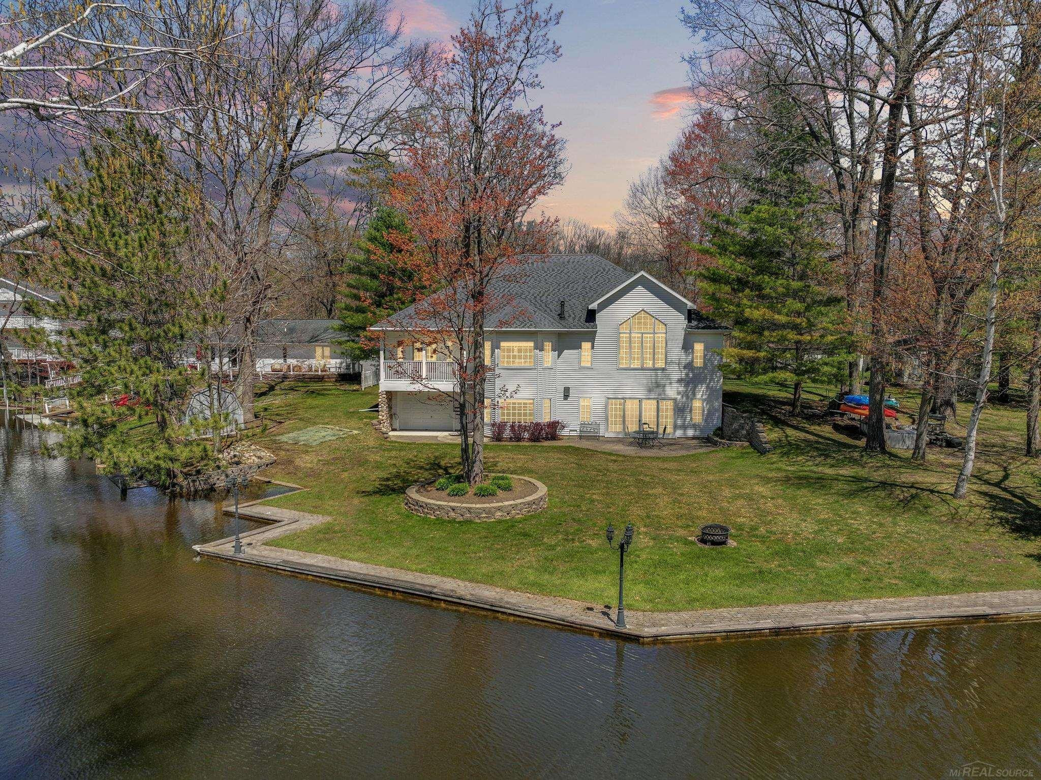 2185 E Houghton Drive, Houghton Lake, MI 48629 — Photo 8