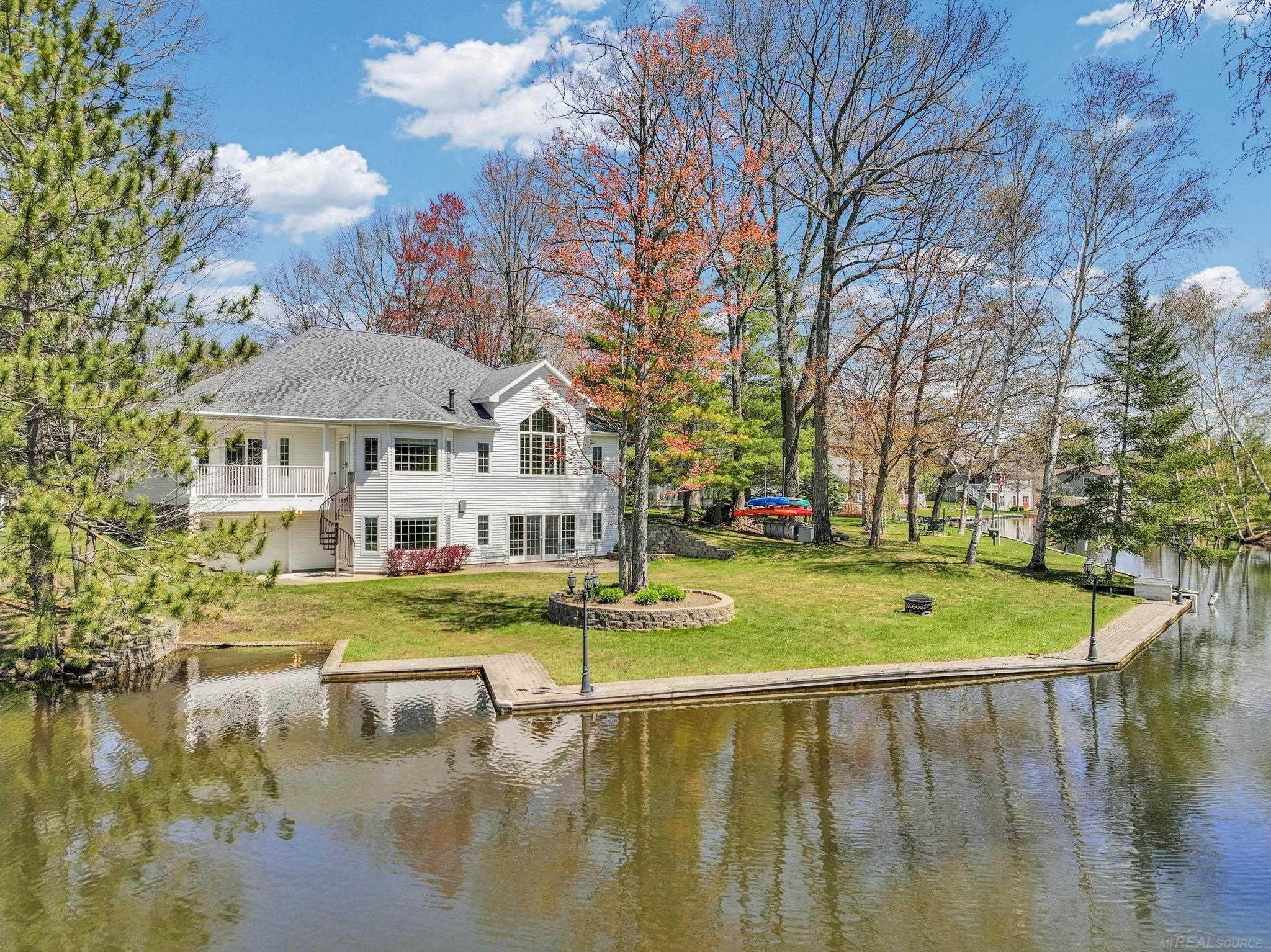 2185 E Houghton Drive, Houghton Lake, MI 48629 — Photo 10