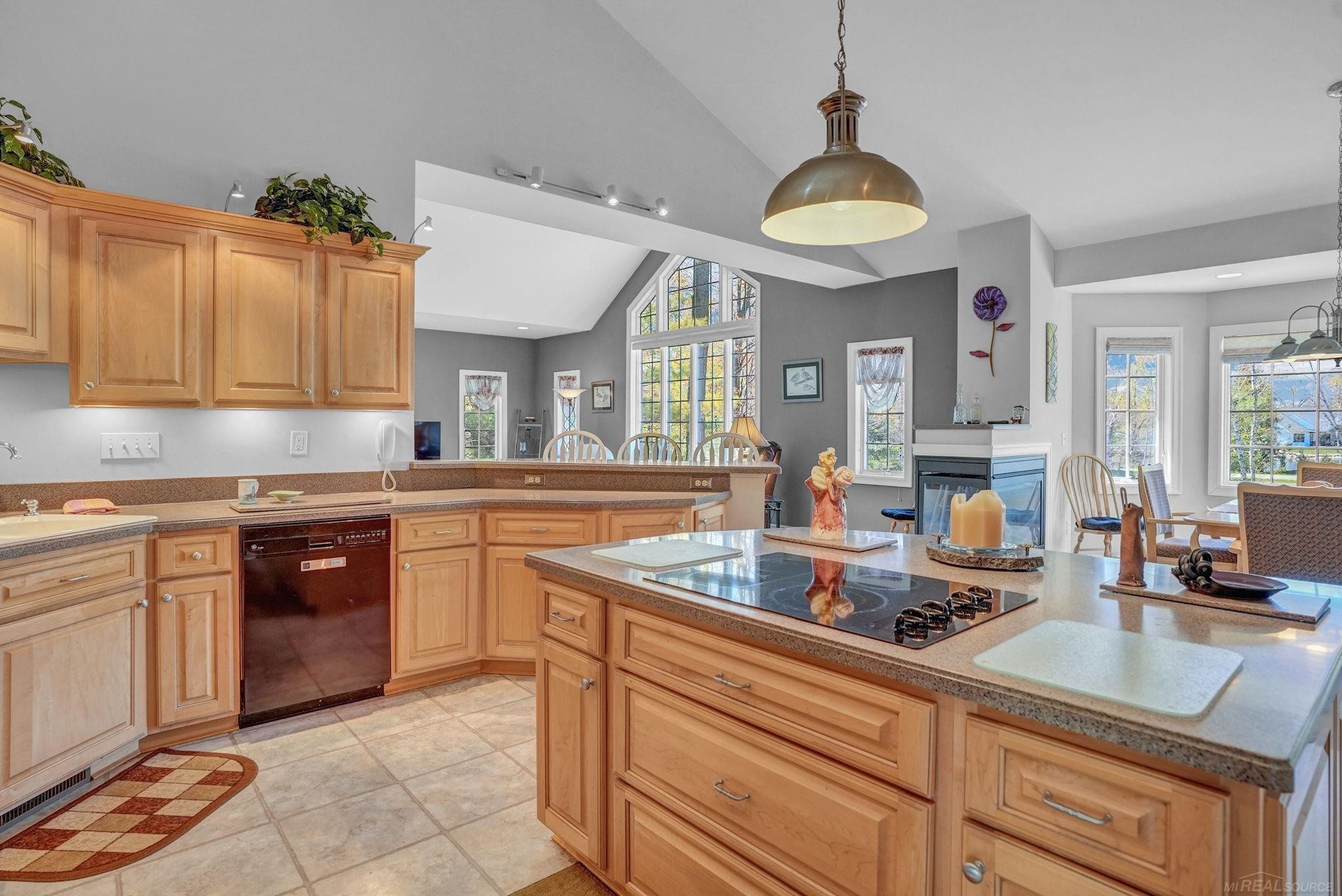 2185 E Houghton Drive, Houghton Lake, MI 48629 — Photo 35