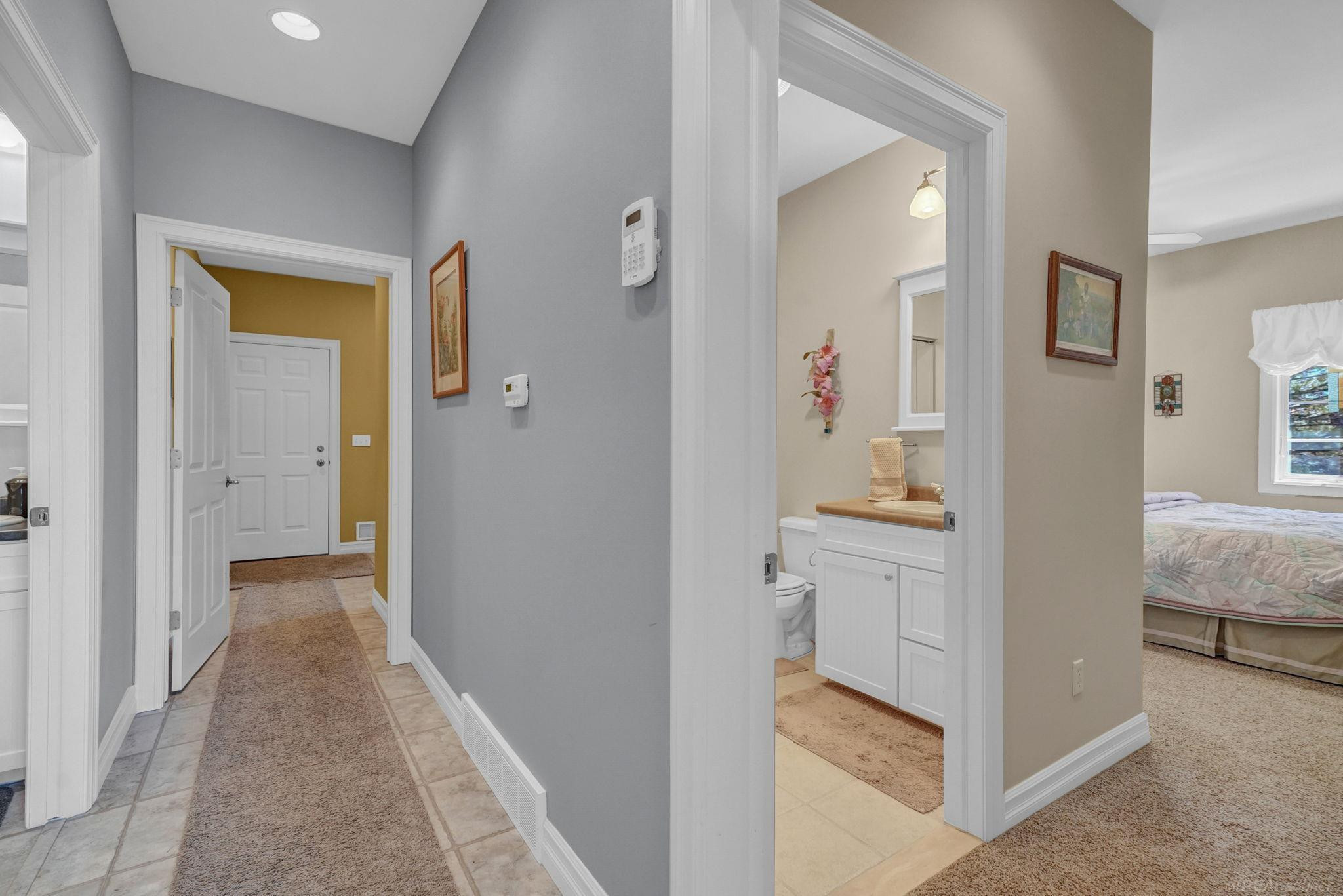 2185 E Houghton Drive, Houghton Lake, MI 48629 — Photo 56