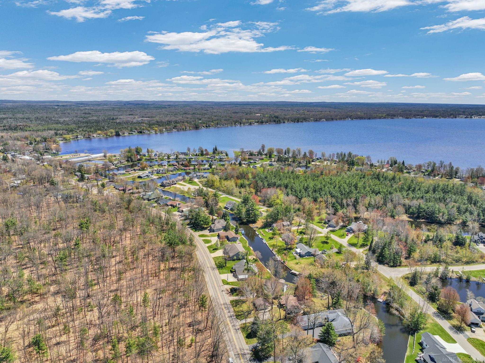 2185 E Houghton Drive, Houghton Lake, MI 48629 — Photo 95