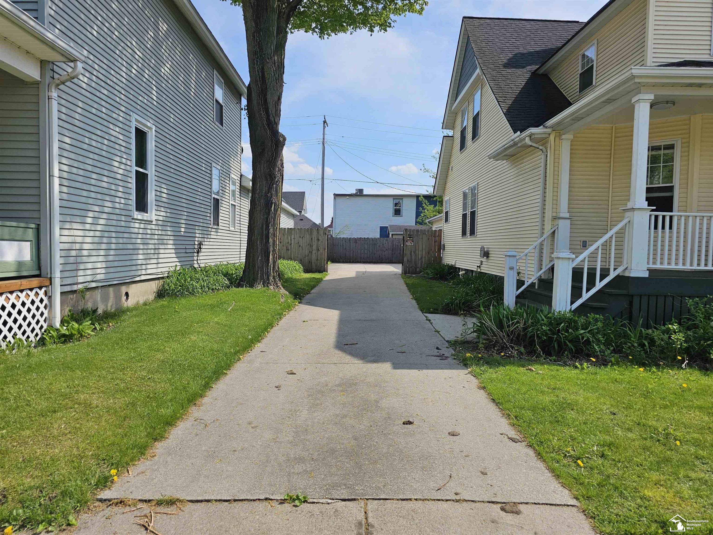 734 White Street, Port Huron, MI 48060 — Photo 4
