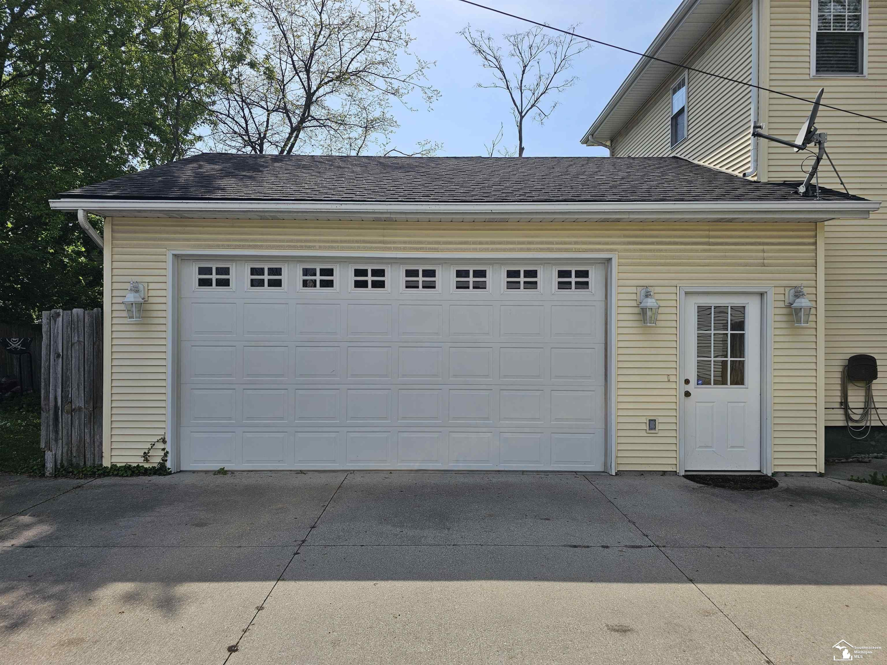 734 White Street, Port Huron, MI 48060 — Photo 6
