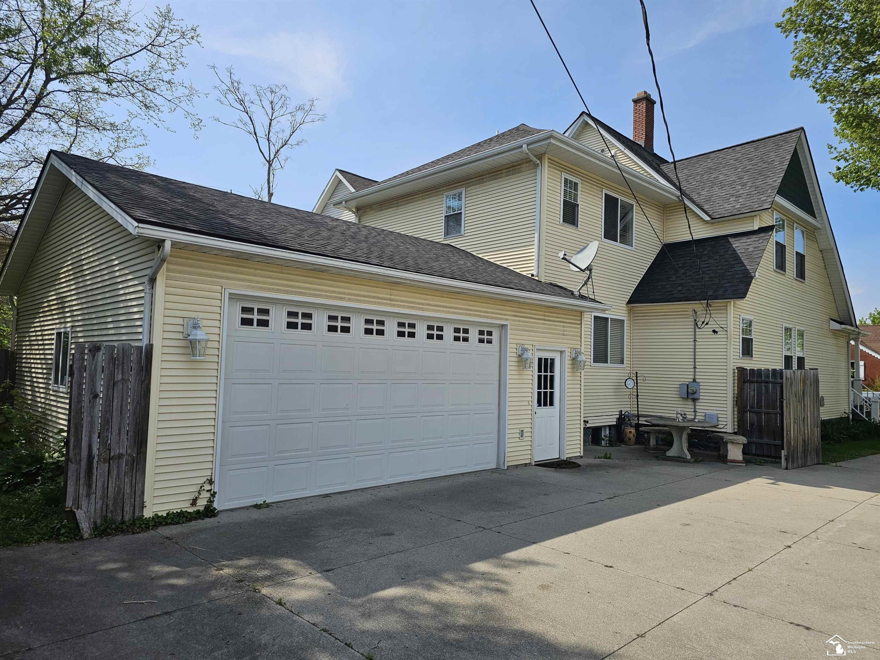 734 White Street, Port Huron, MI 48060 — Photo 8