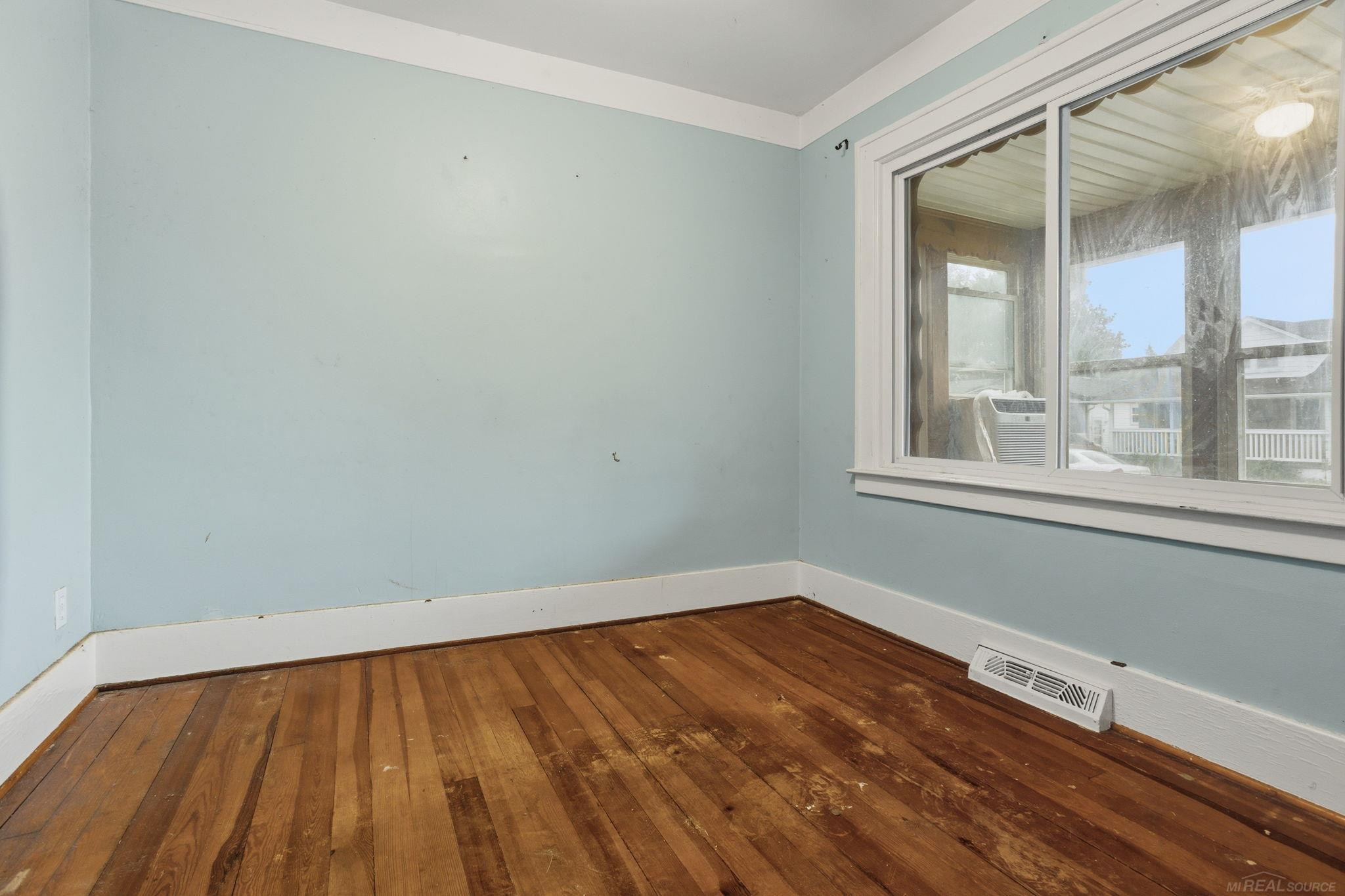 28041 Maple Street, Roseville, MI 48066 — Photo 8