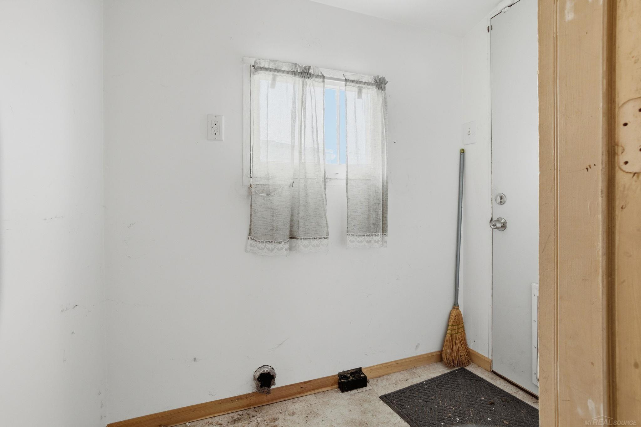 28041 Maple Street, Roseville, MI 48066 — Photo 18