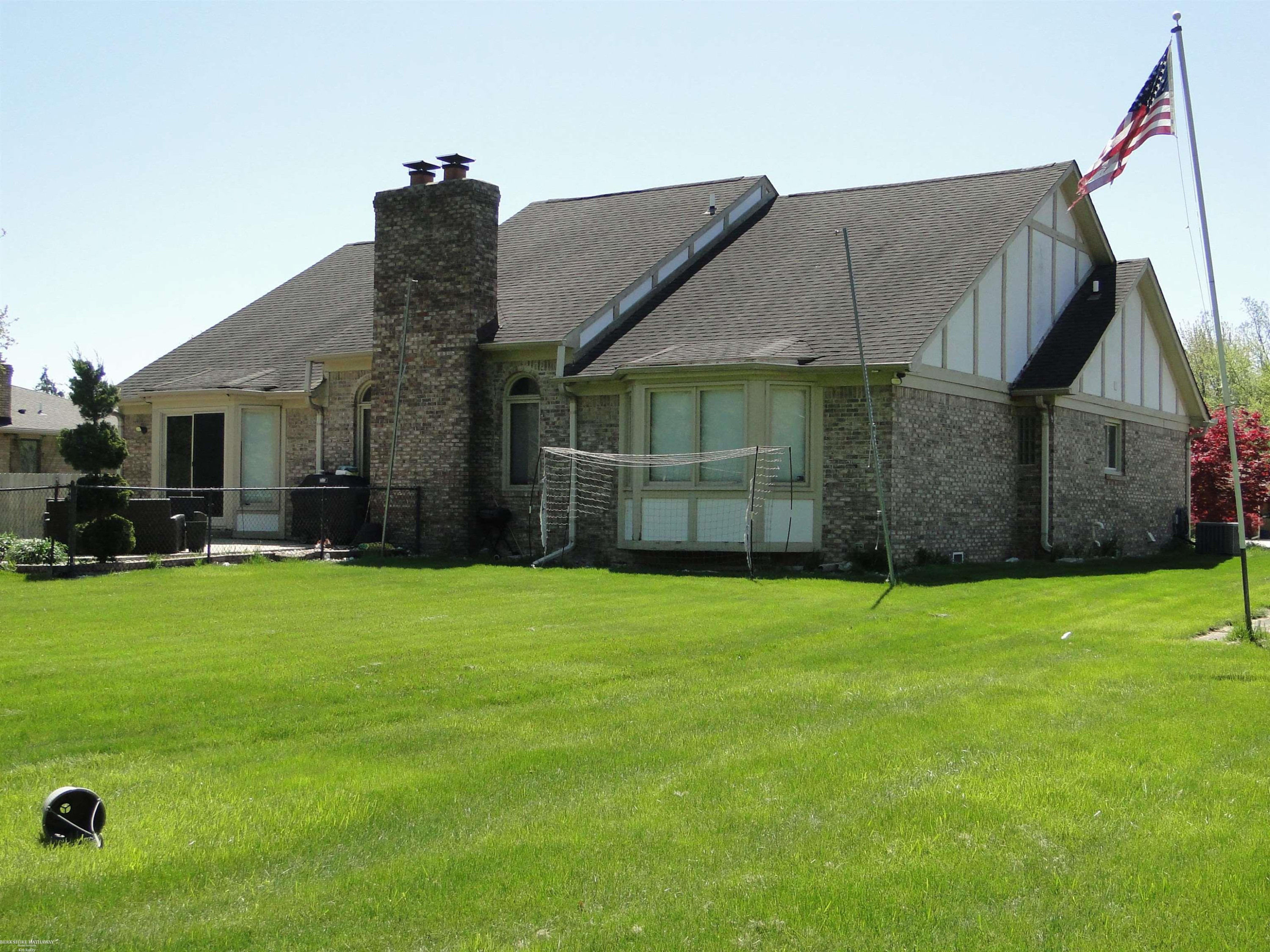 19549 Dixie Drive, Clinton Twp, MI 48035 — Photo 8