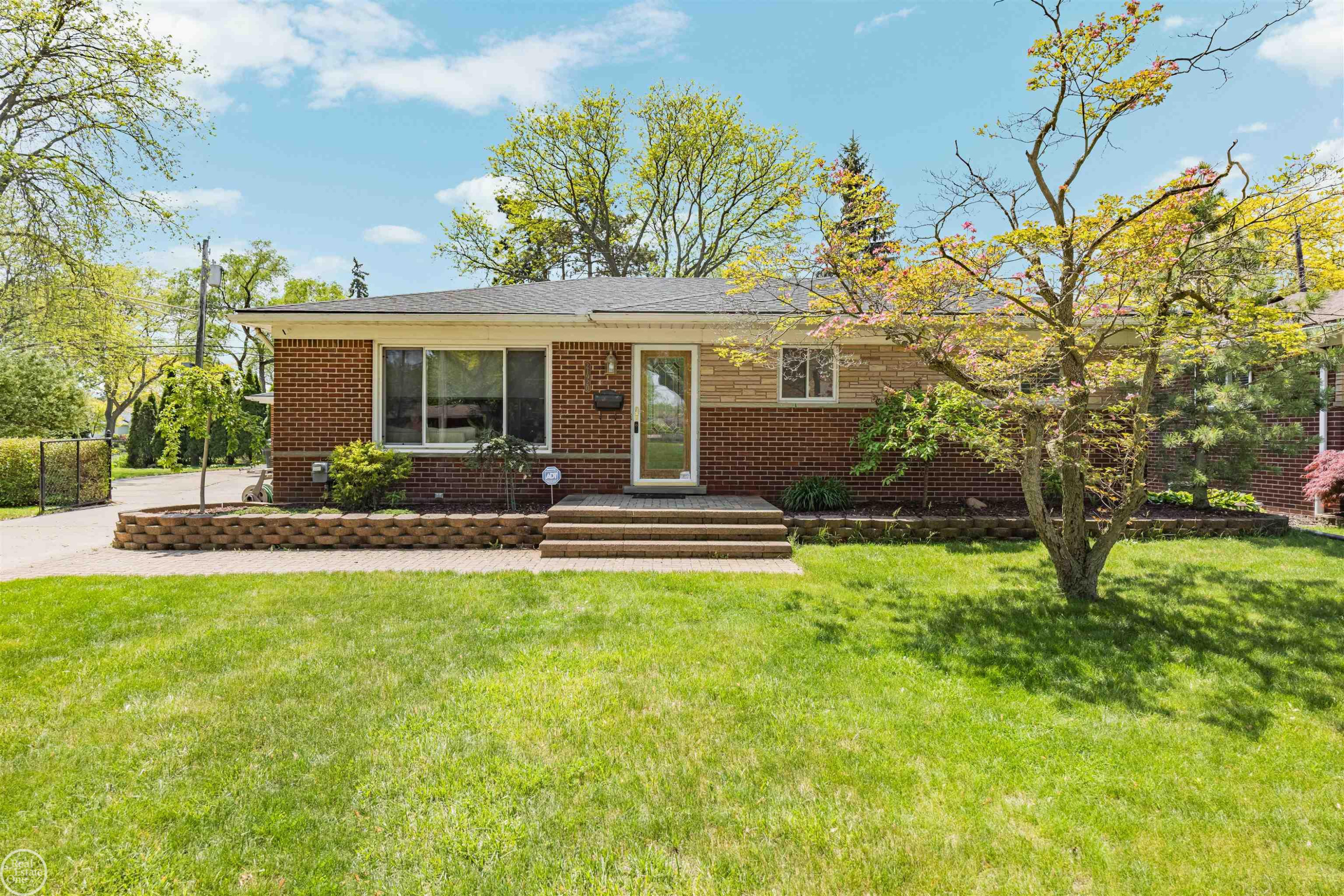 21920 Lakeshire Street, Saint Clair Shores, MI 48081 — front exterior