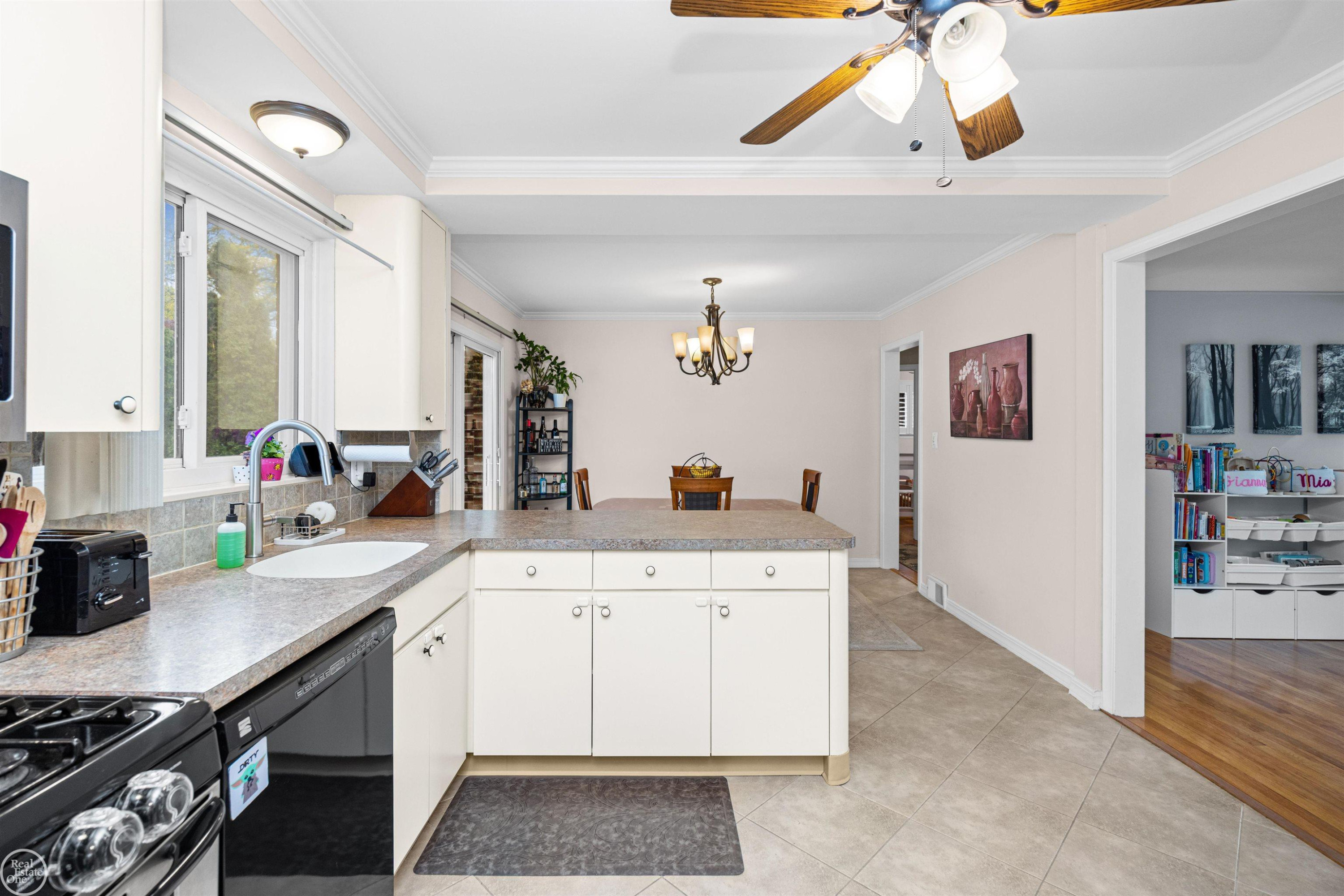 21920 Lakeshire Street, Saint Clair Shores, MI 48081 — Photo 10