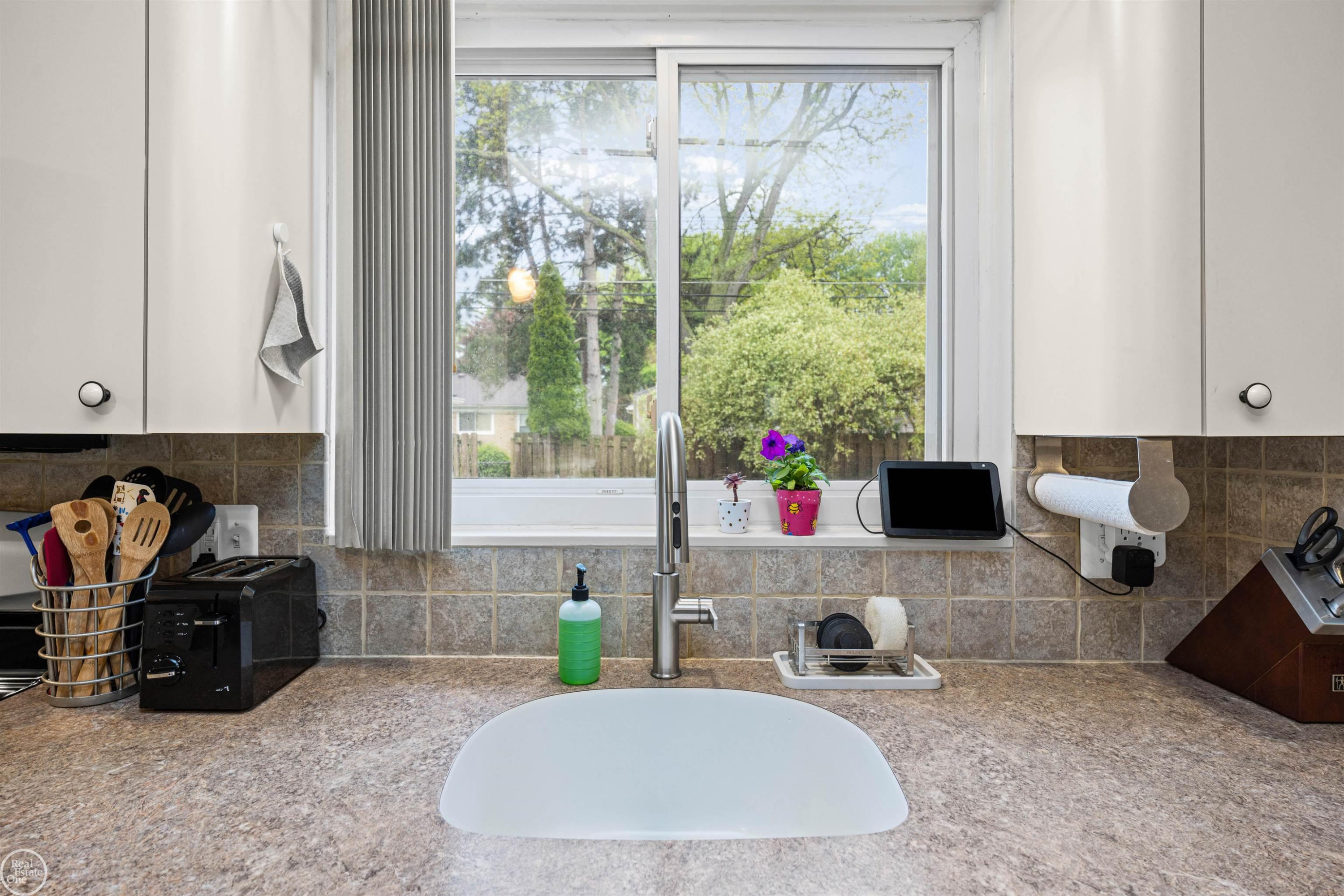 21920 Lakeshire Street, Saint Clair Shores, MI 48081 — Photo 11