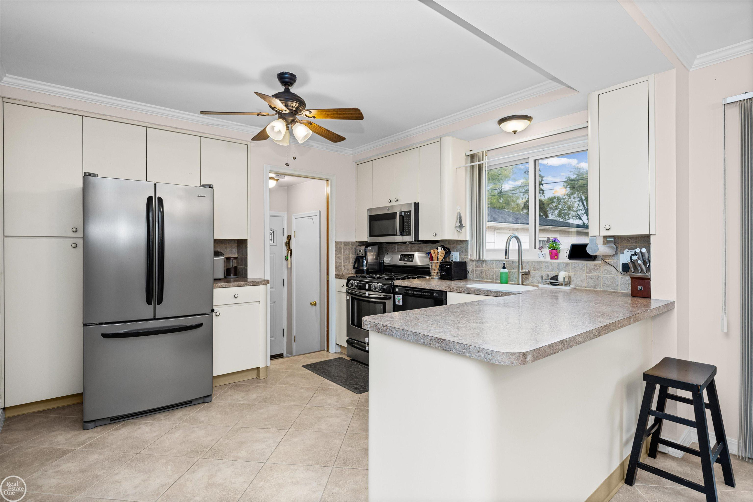 21920 Lakeshire Street, Saint Clair Shores, MI 48081 — Photo 13