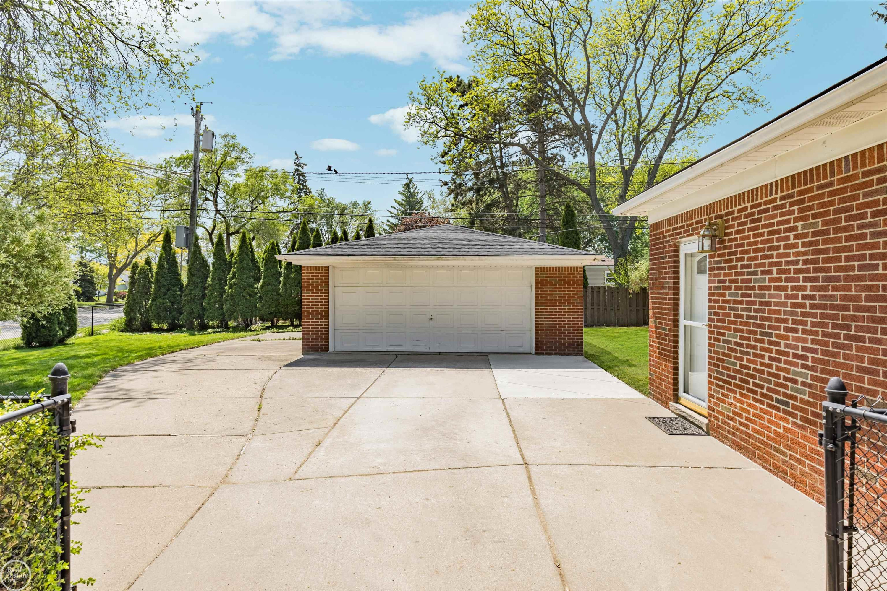 21920 Lakeshire Street, Saint Clair Shores, MI 48081 — Photo 36