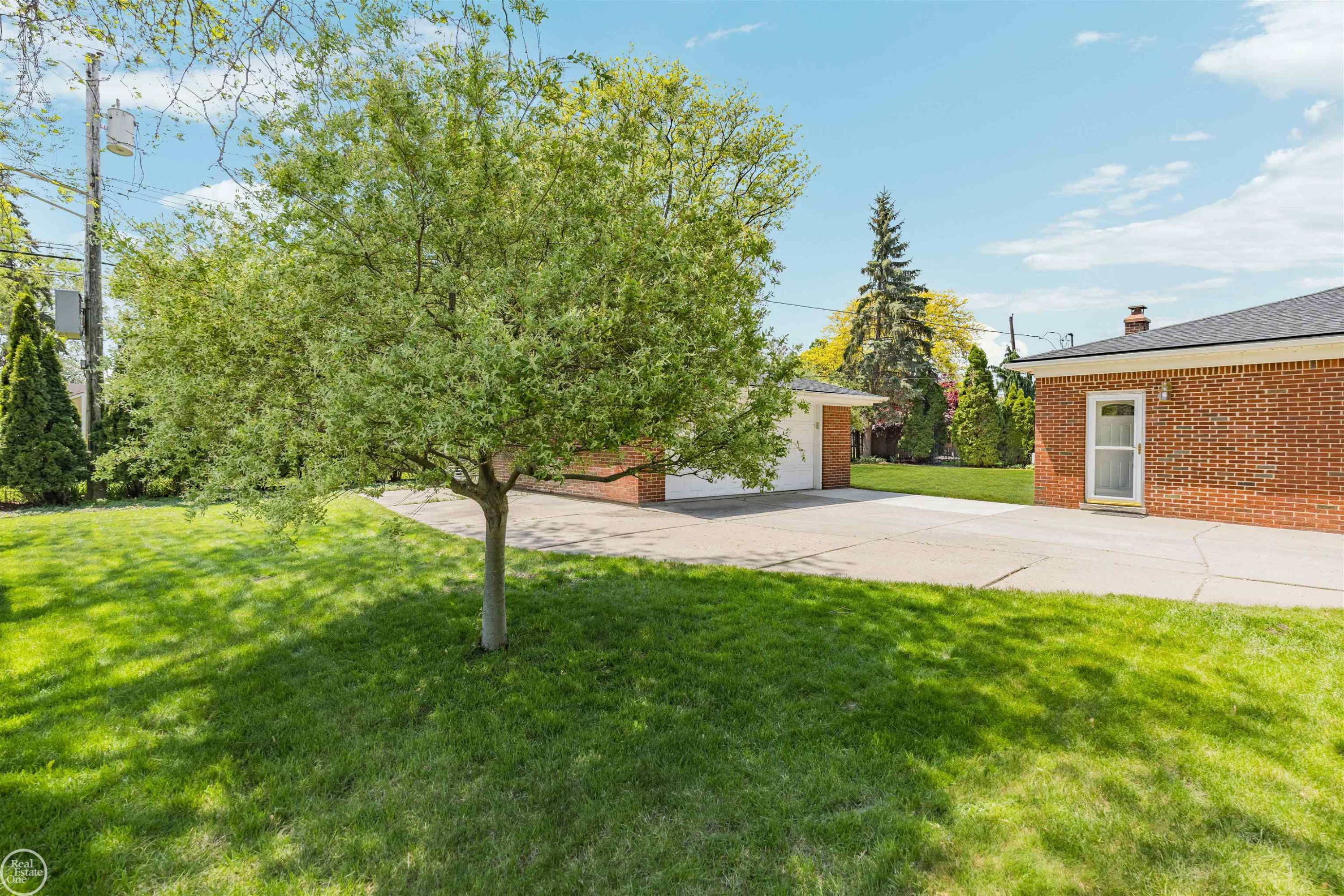 21920 Lakeshire Street, Saint Clair Shores, MI 48081 — Photo 37
