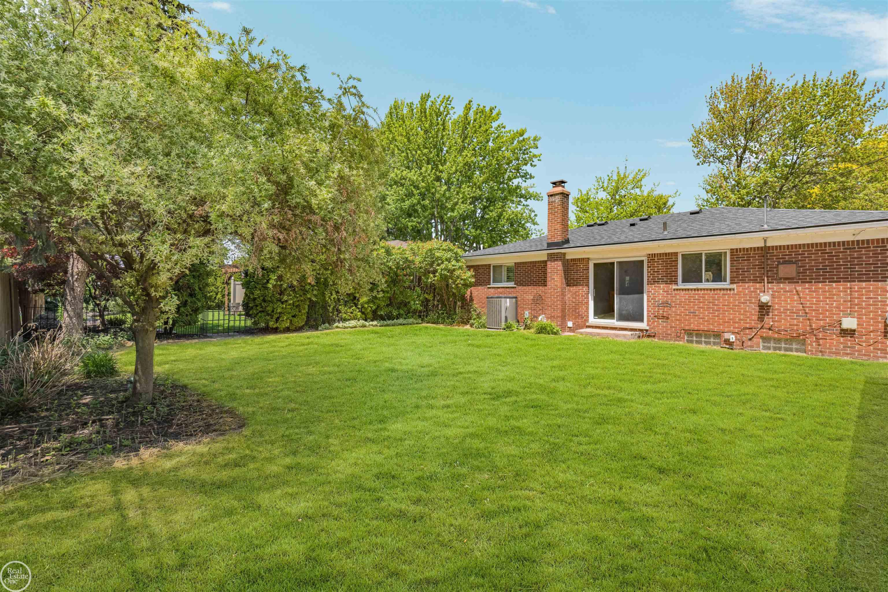 21920 Lakeshire Street, Saint Clair Shores, MI 48081 — Photo 40