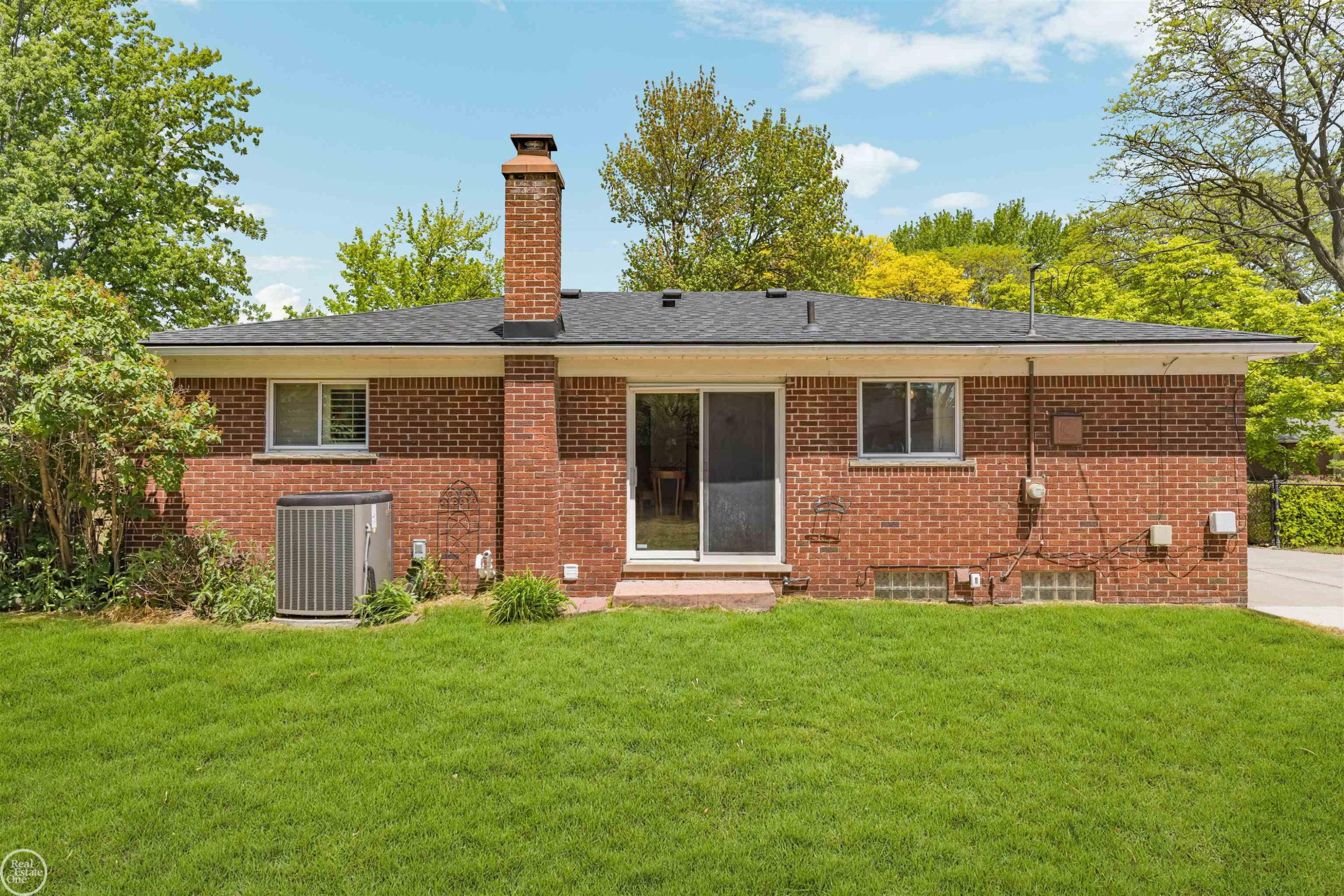 21920 Lakeshire Street, Saint Clair Shores, MI 48081 — Photo 41