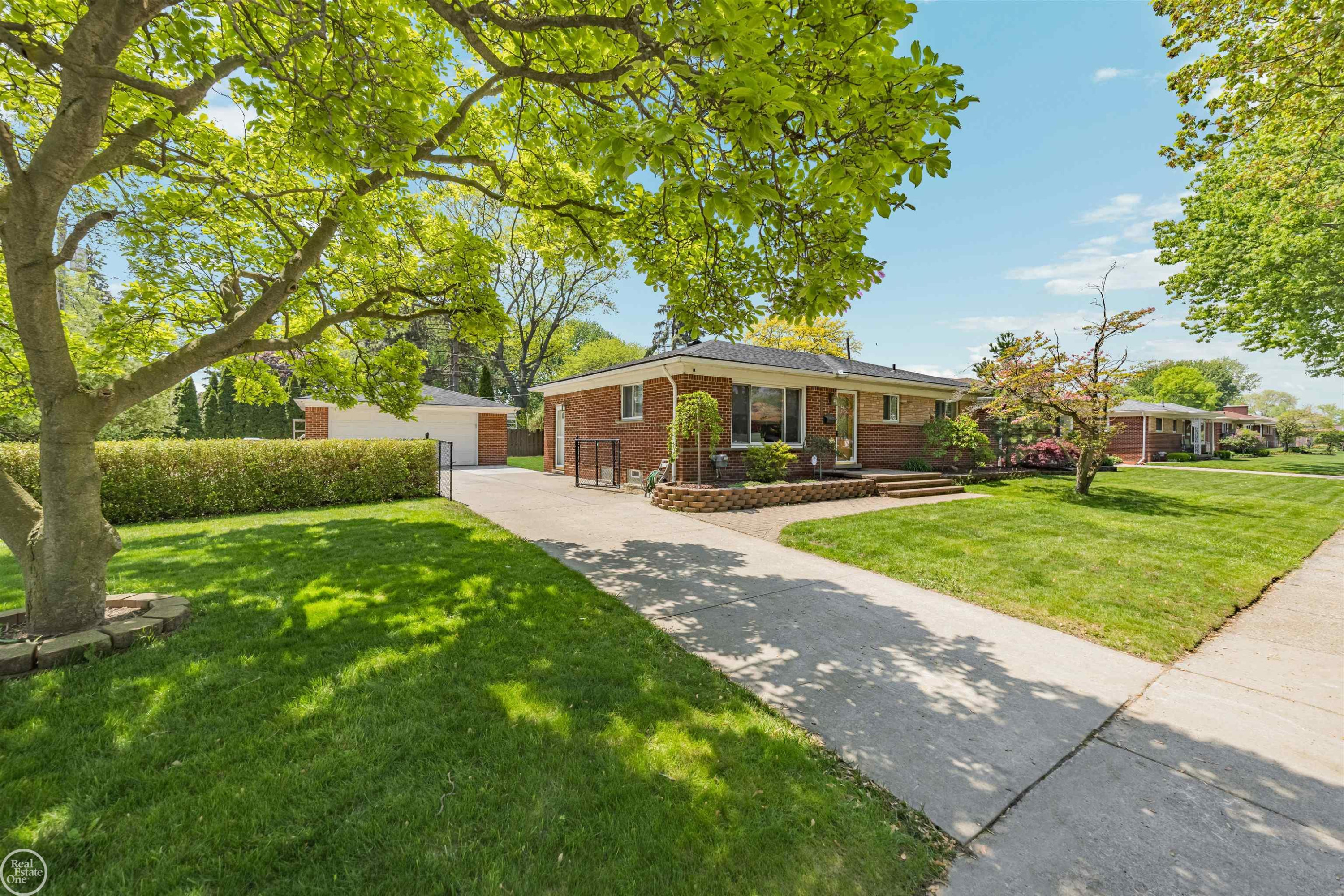 21920 Lakeshire Street, Saint Clair Shores, MI 48081 — Photo 43