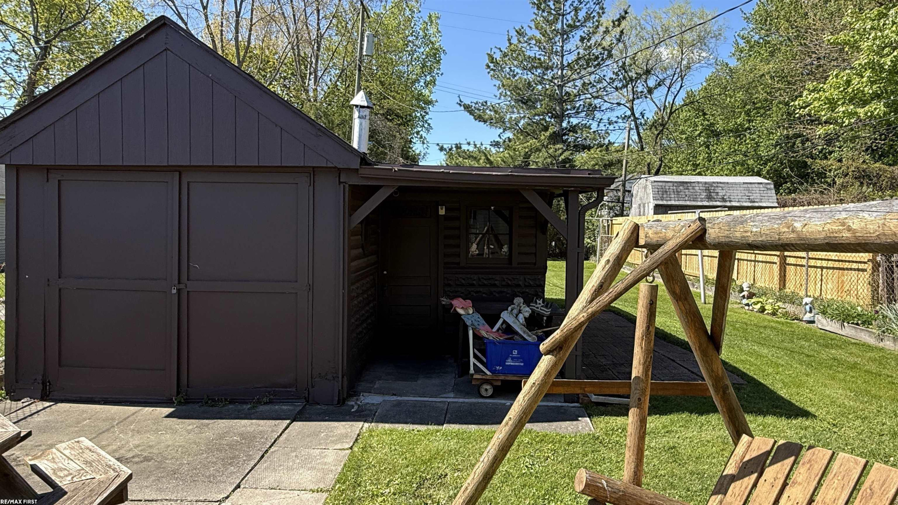 22118 Elizabeth Street, Saint Clair Shores, MI 48080 — Photo 2