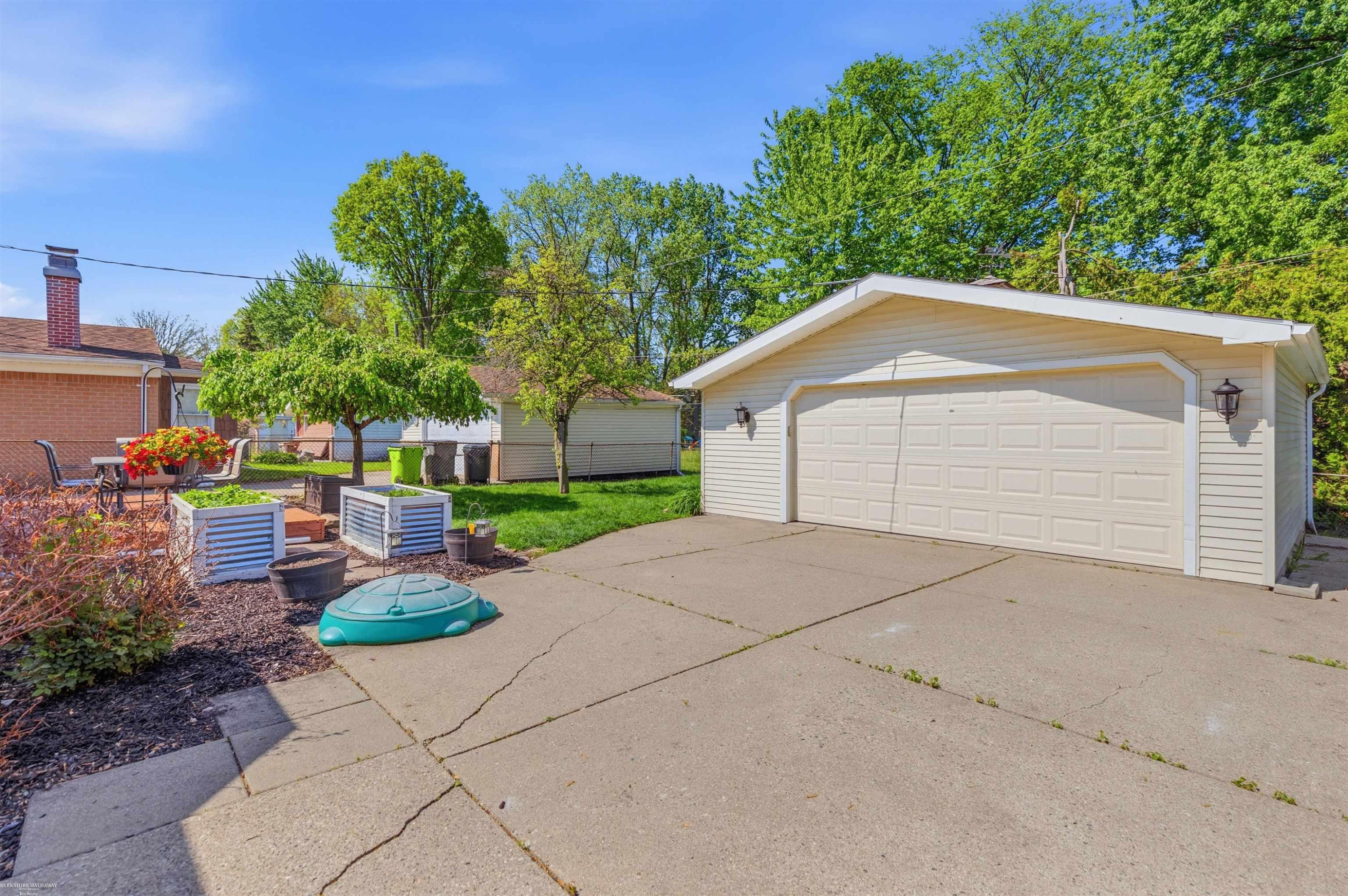 33753 Cheryl Street, Clinton Twp, MI 48035 — Photo 23