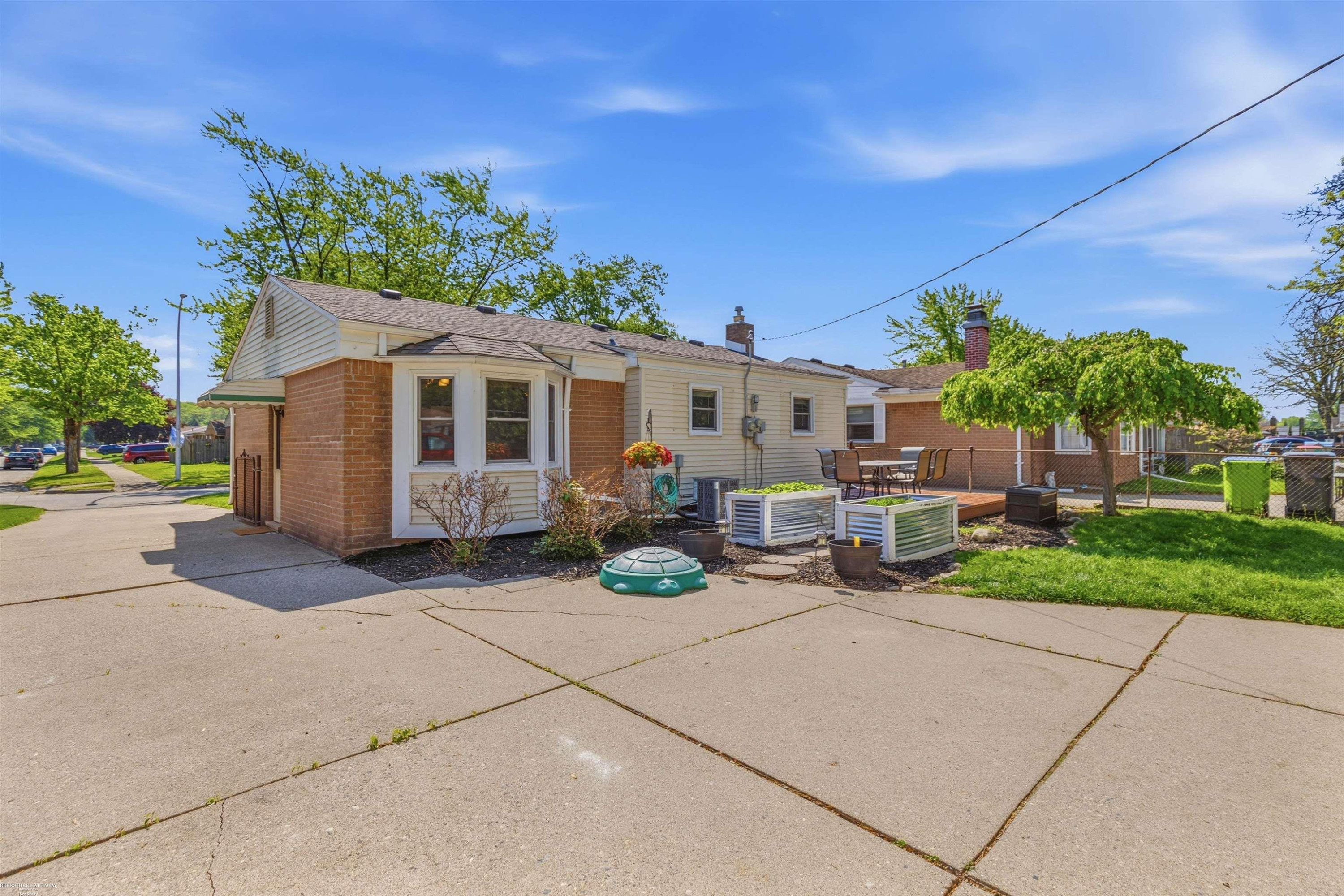 33753 Cheryl Street, Clinton Twp, MI 48035 — Photo 24