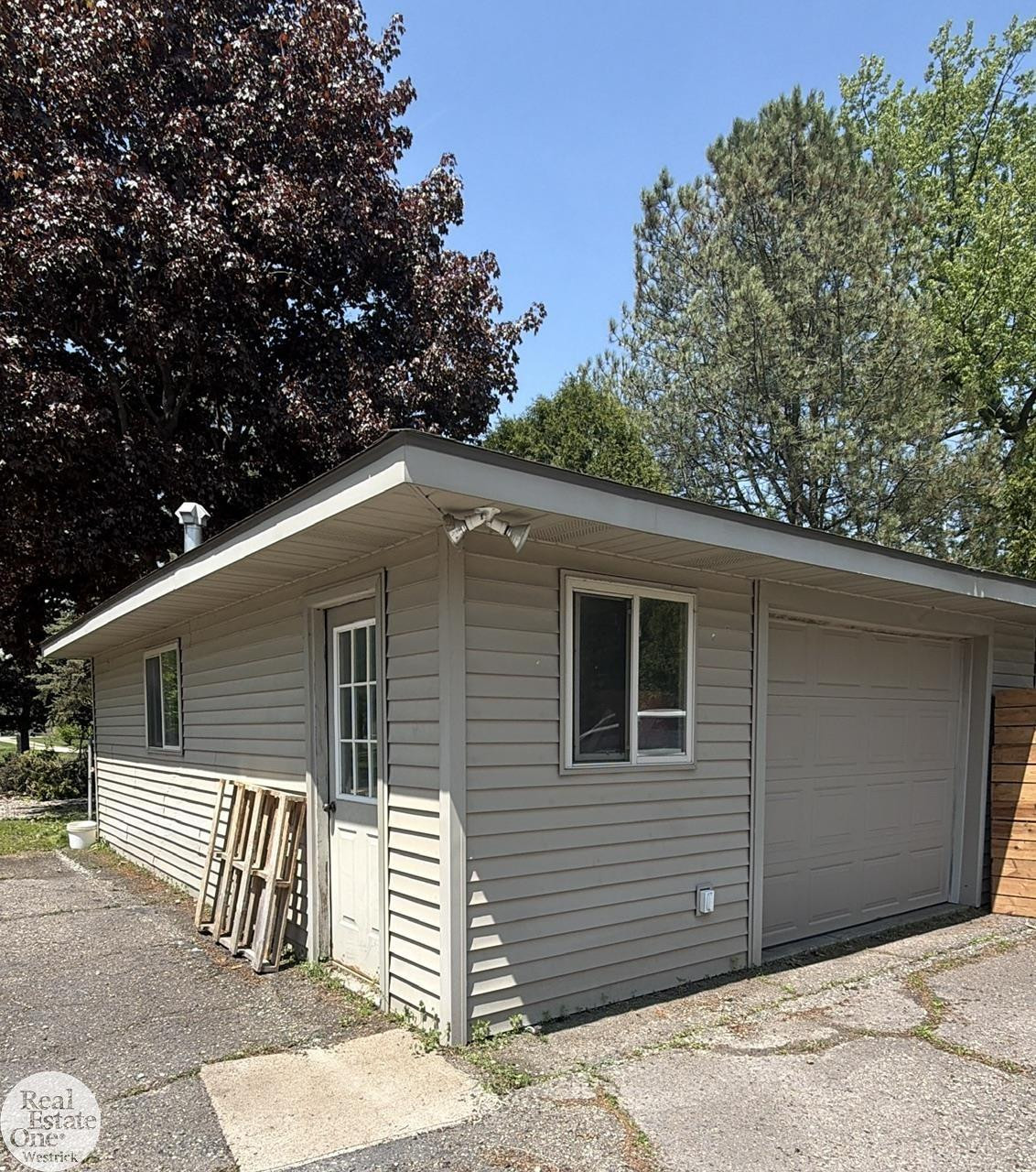 6901 River Road, MI — Photo 43