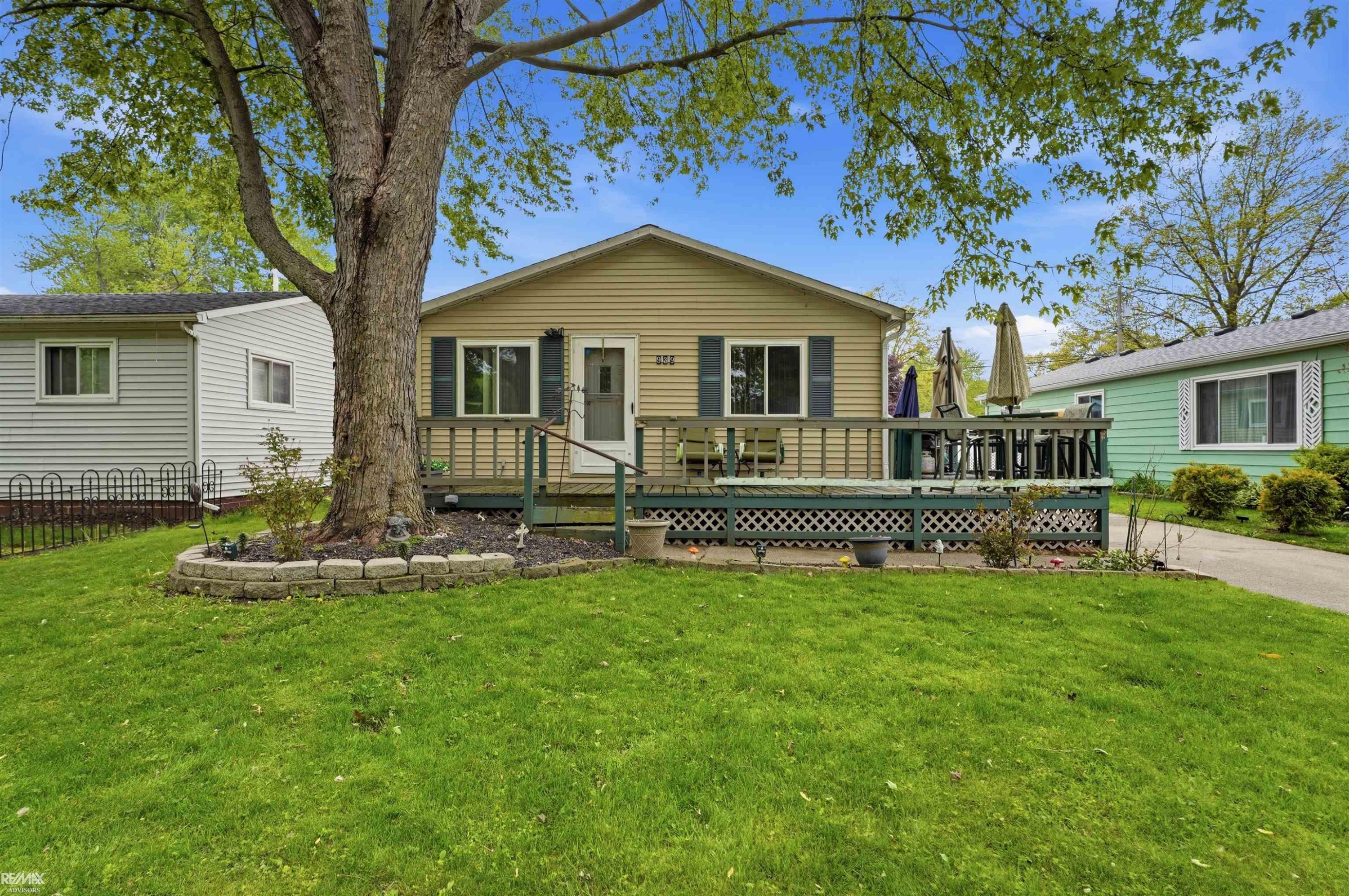 939 Liberty Street, Algonac, MI 48001 — front exterior