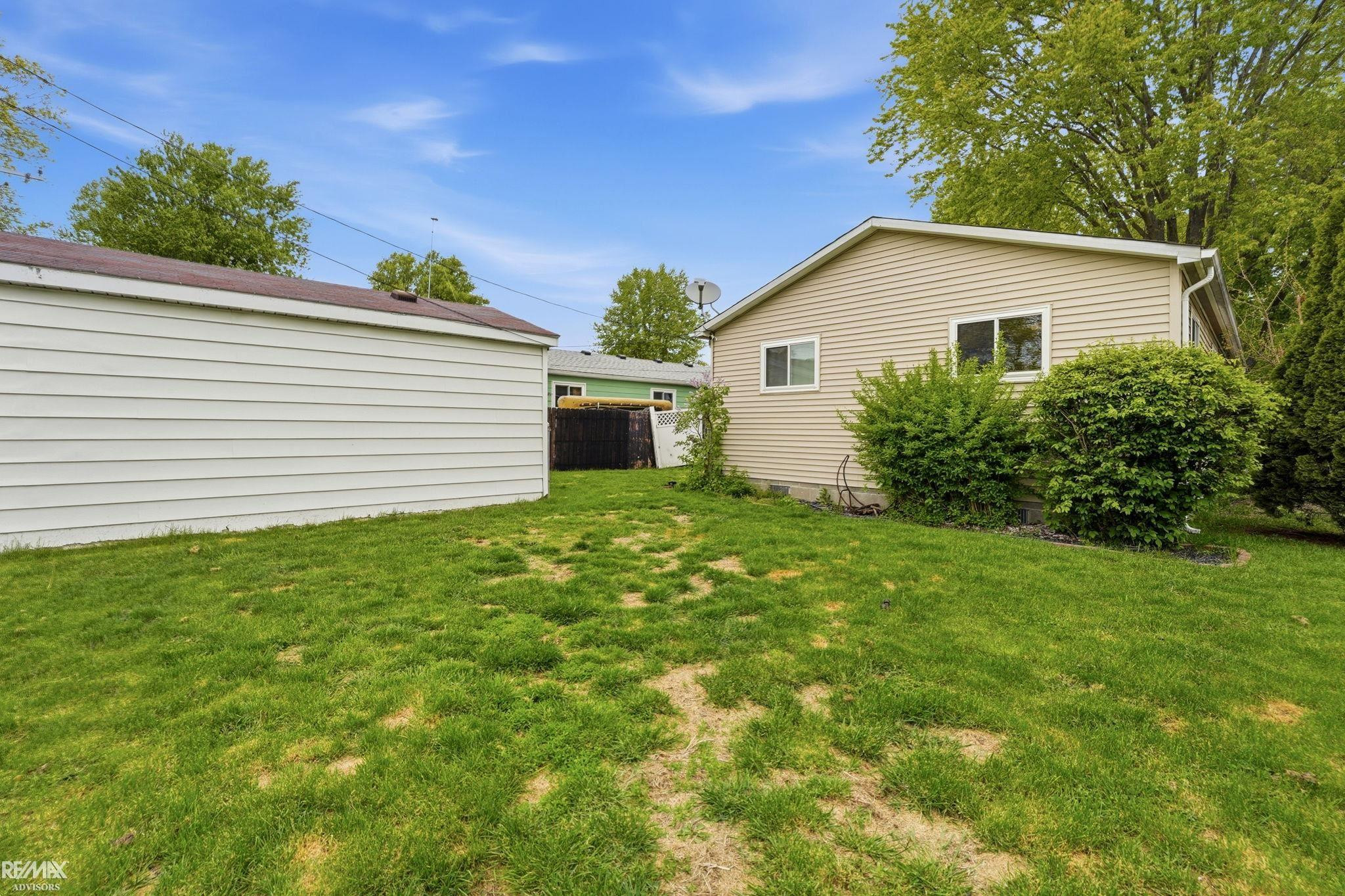 939 Liberty Street, Algonac, MI 48001 — Photo 10