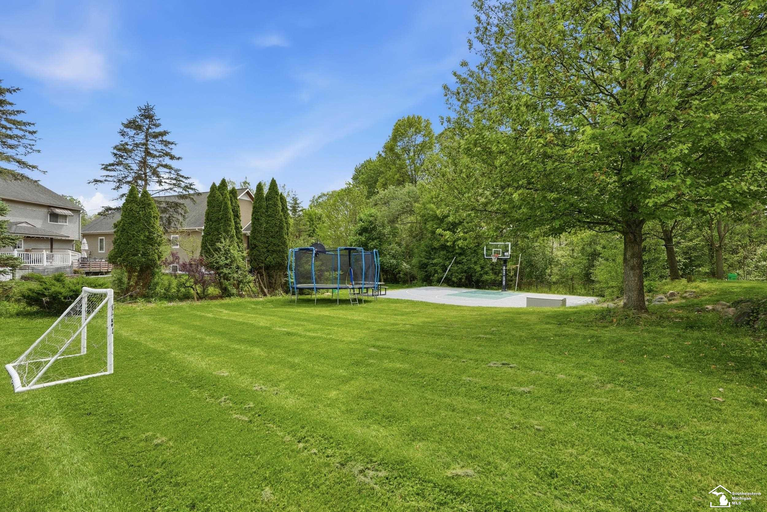 8437 Parkridge Drive, Dexter, MI 48130 — Photo 38