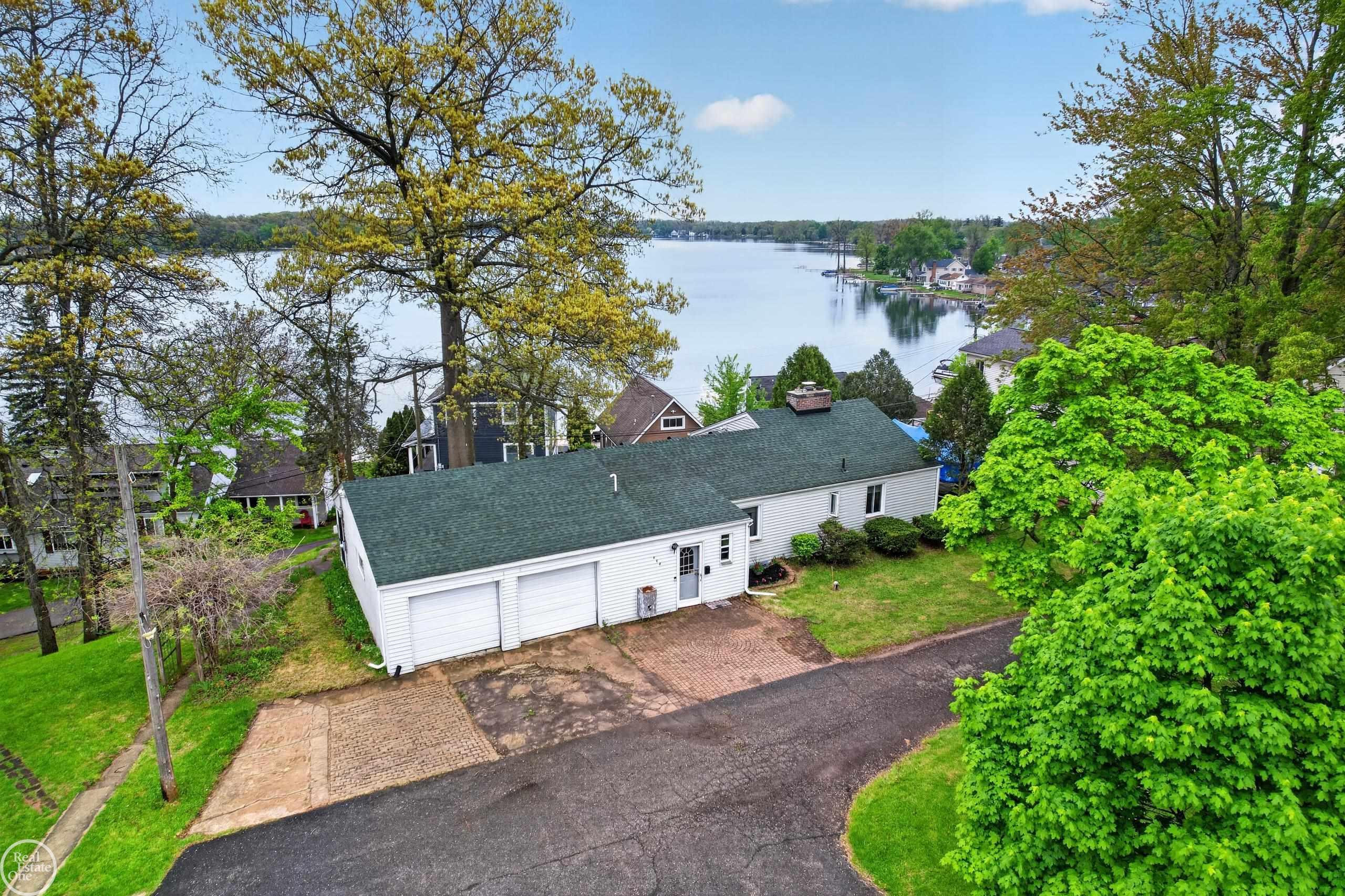664 Sunrise Park Street, Howell, MI 48843 — Photo 3