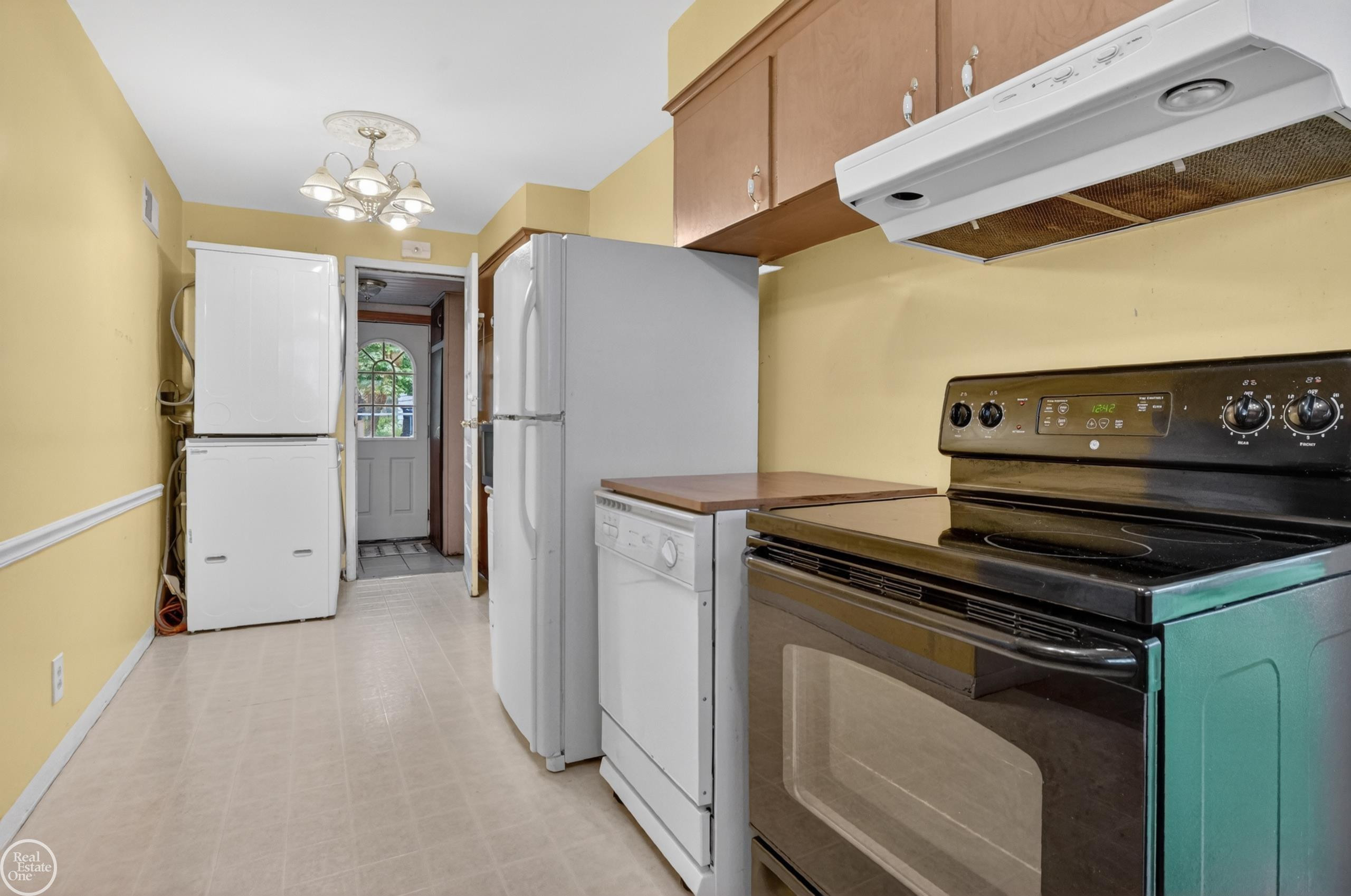 664 Sunrise Park Street, Howell, MI 48843 — Photo 9